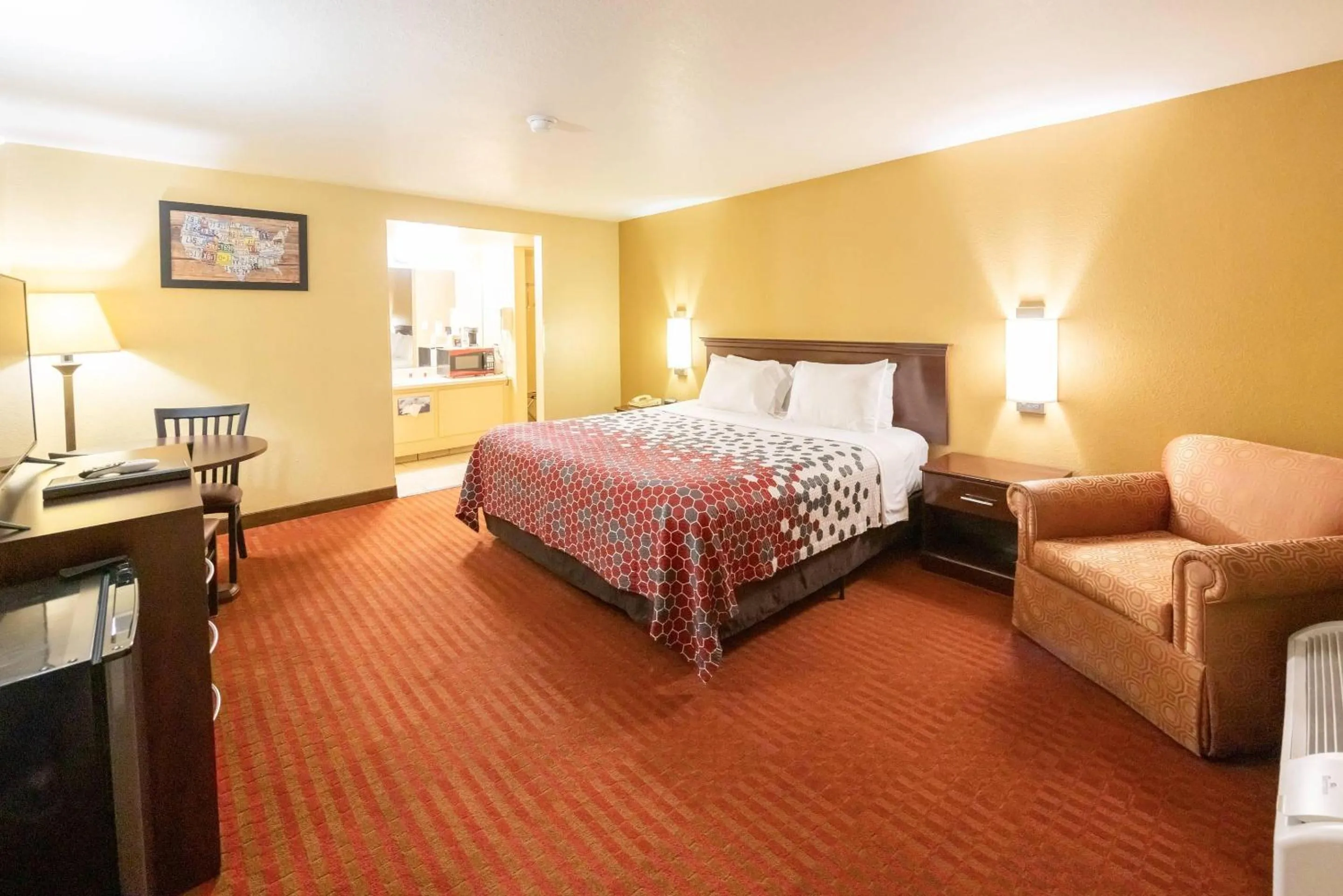 Bedroom, Bed in Econo Lodge McAlester