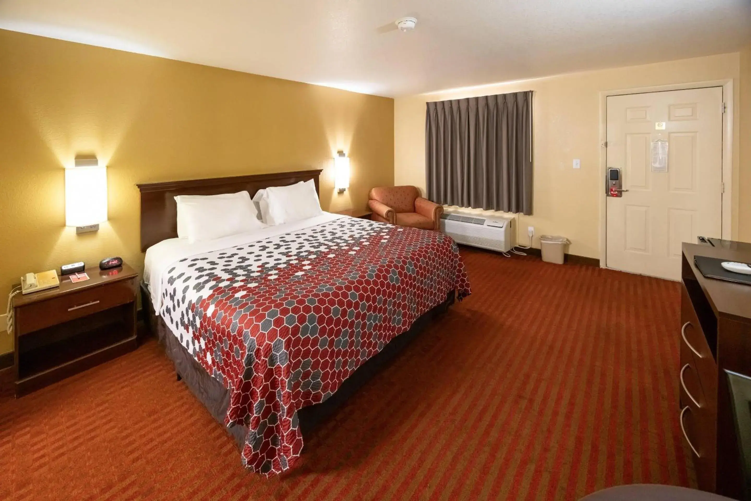 Bedroom, Bed in Econo Lodge McAlester Bedroom, Bed in Econo Lodge McAlester