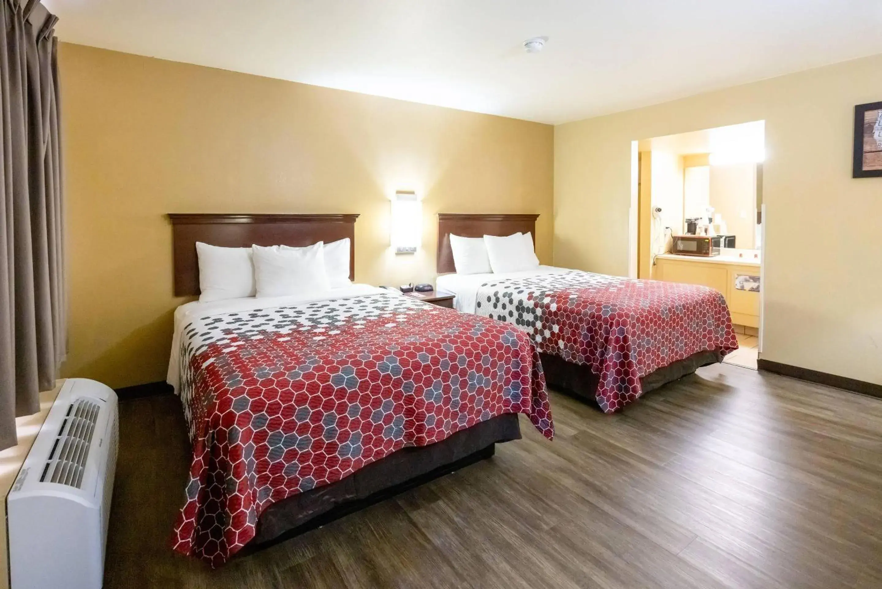 Queen Room with Two Queen Beds - Non-Smoking in Econo Lodge McAlester Queen Room with Two Queen Beds - Non-Smoking in Econo Lodge McAlester