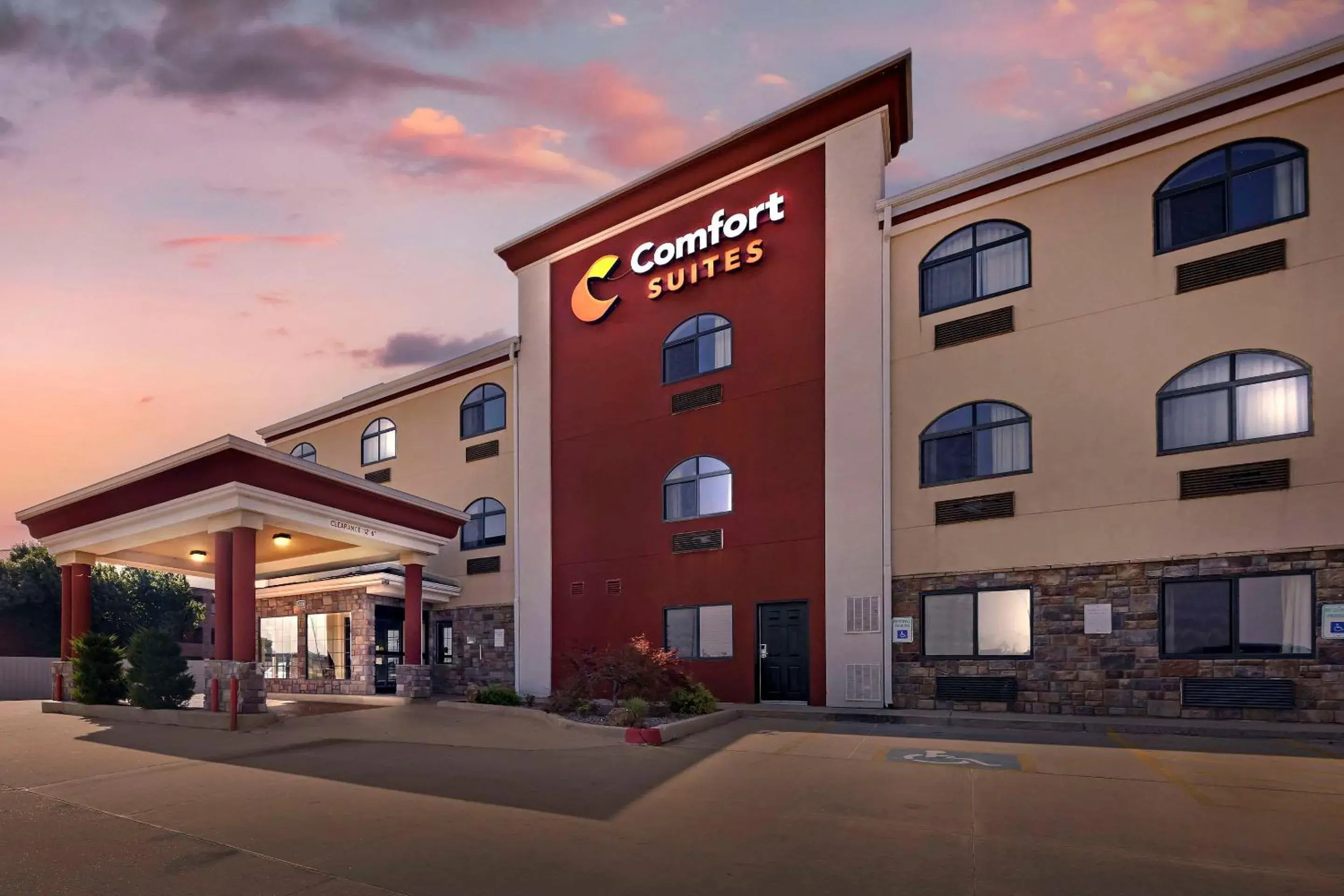 Property building in Comfort Suites Fairgrounds West Property building in Comfort Suites Fairgrounds West