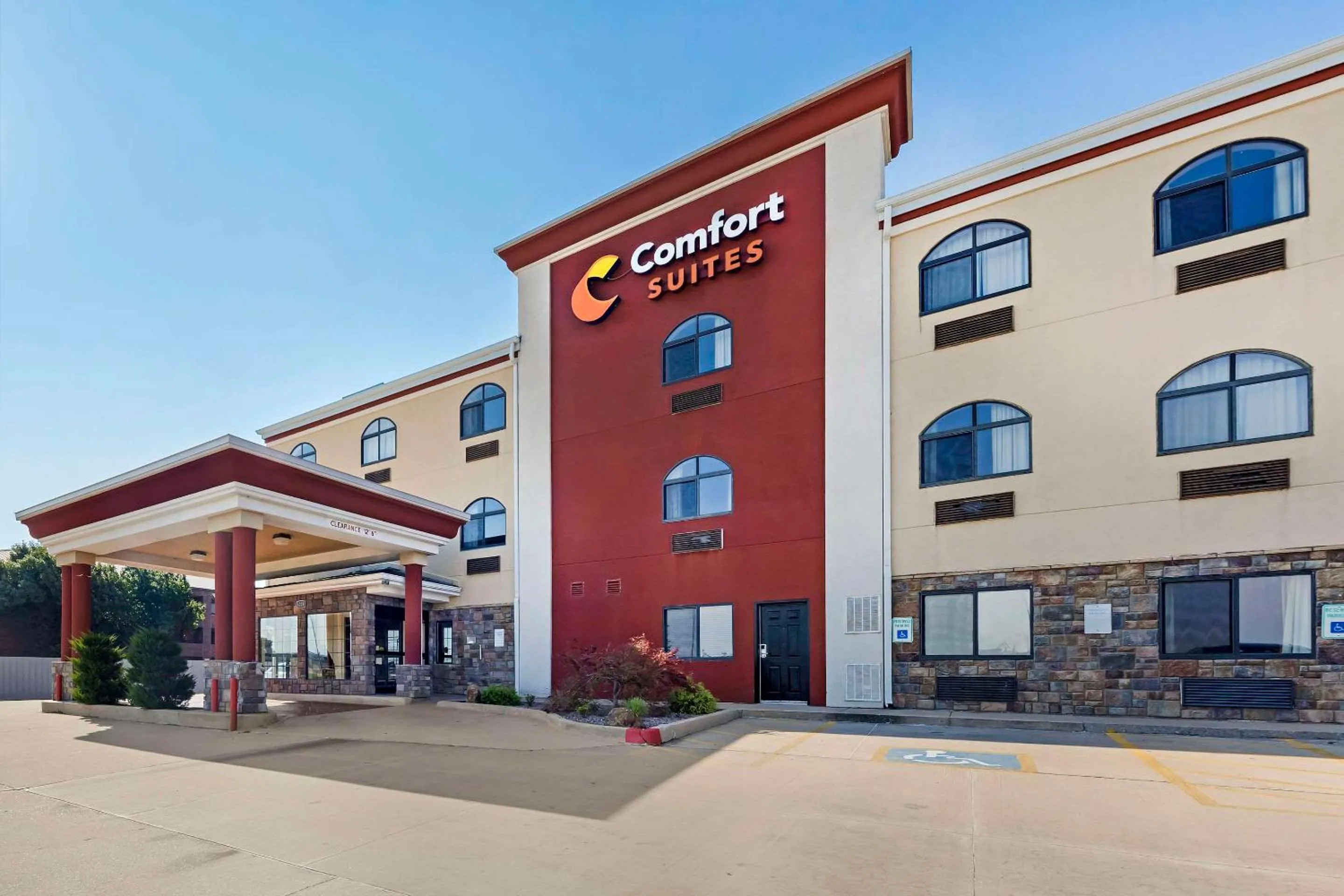 Property building in Comfort Suites Fairgrounds West