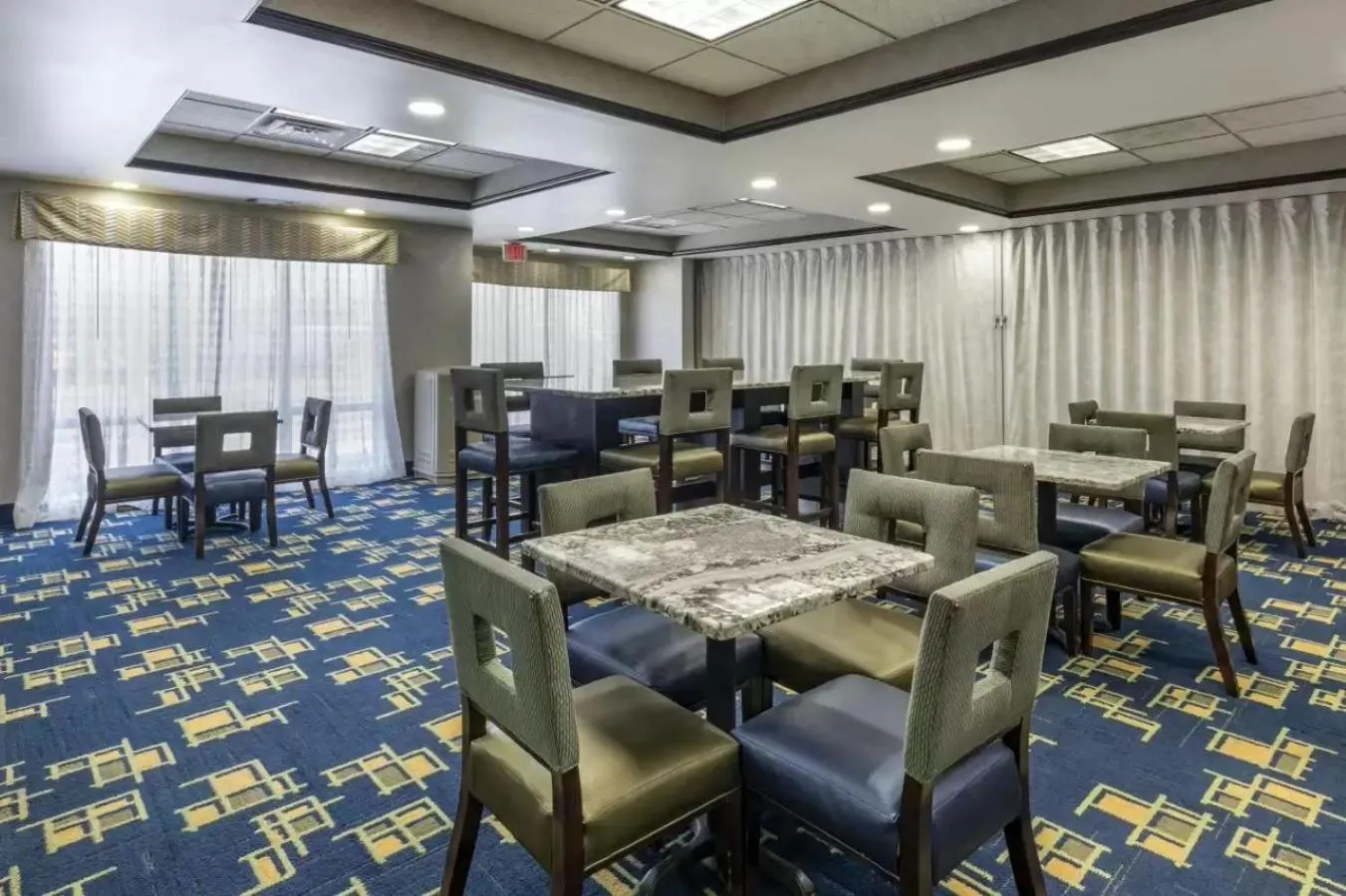 Breakfast in Comfort Inn & Suites Pauls Valley - City Lake