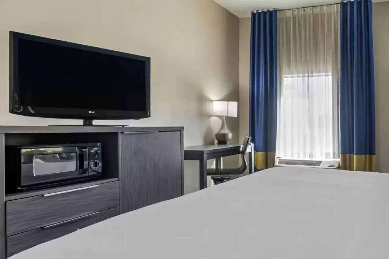 TV and multimedia, Bed in Comfort Inn & Suites Pauls Valley - City Lake TV and multimedia, Bed in Comfort Inn & Suites Pauls Valley - City Lake