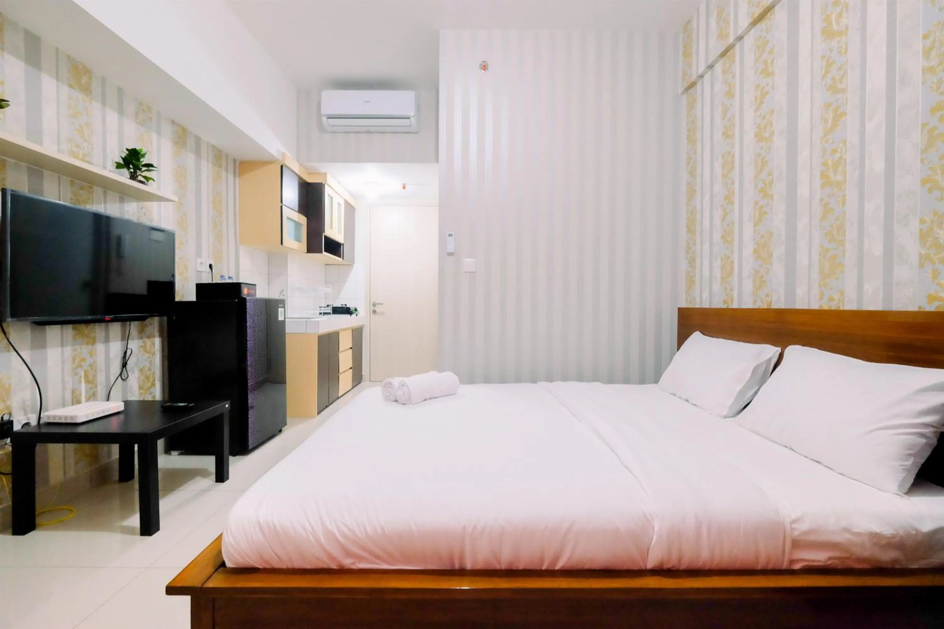 Bed in Cozy Studio Springlake Summarecon Bekasi Apartment By Travelio