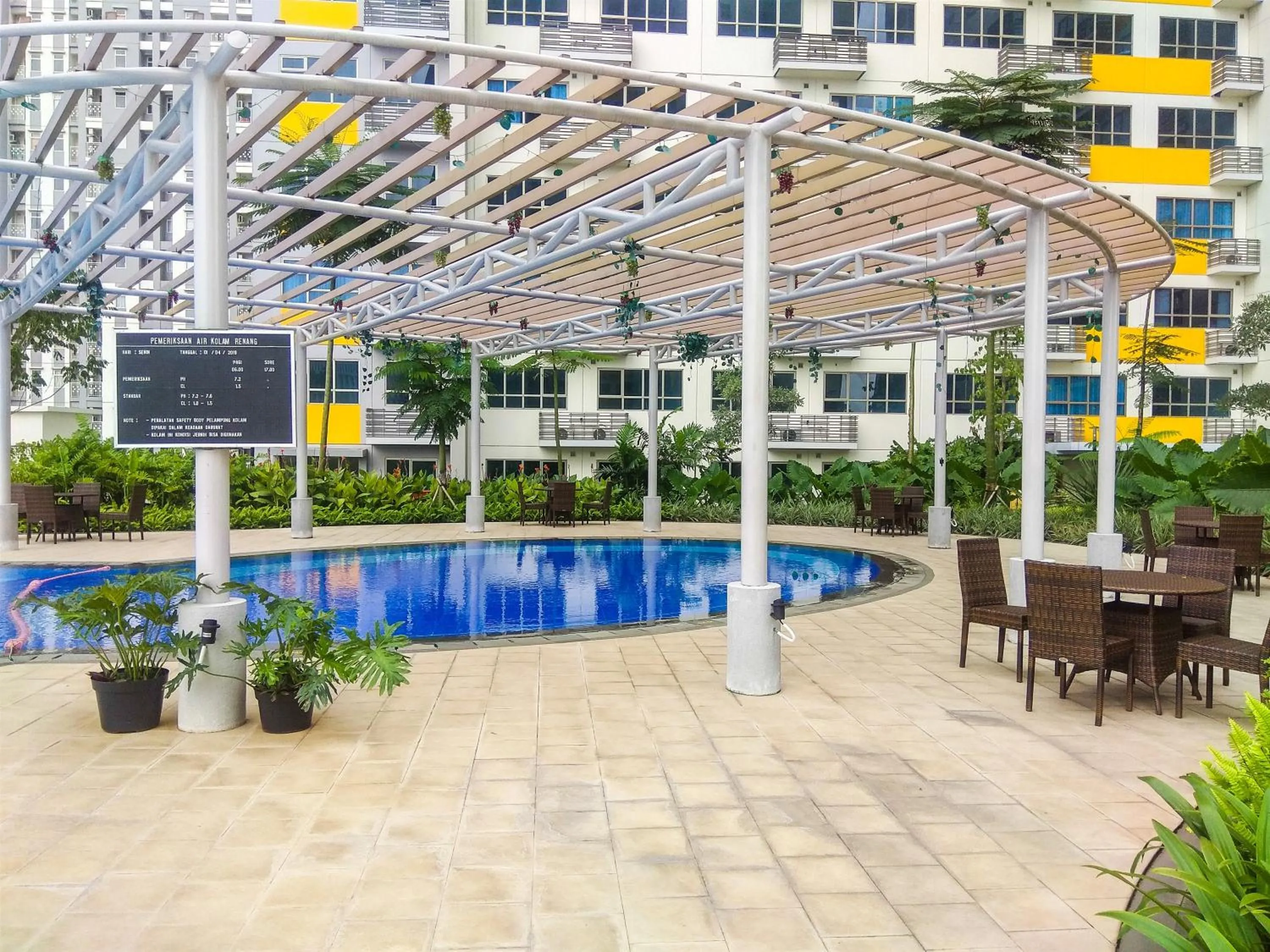 Cozy Studio Springlake Summarecon Bekasi Apartment By Travelio