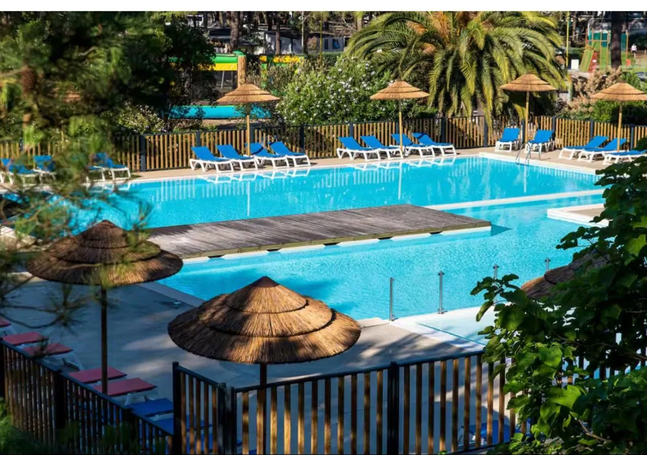 Swimming pool in Hoya Surf Camp - Activités + logements