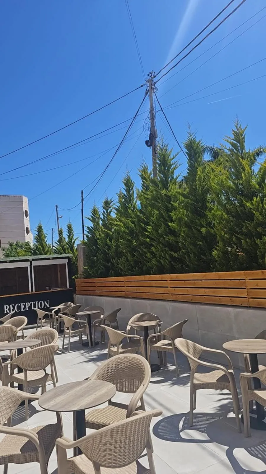 Restaurant/places to eat in Lux Apartments