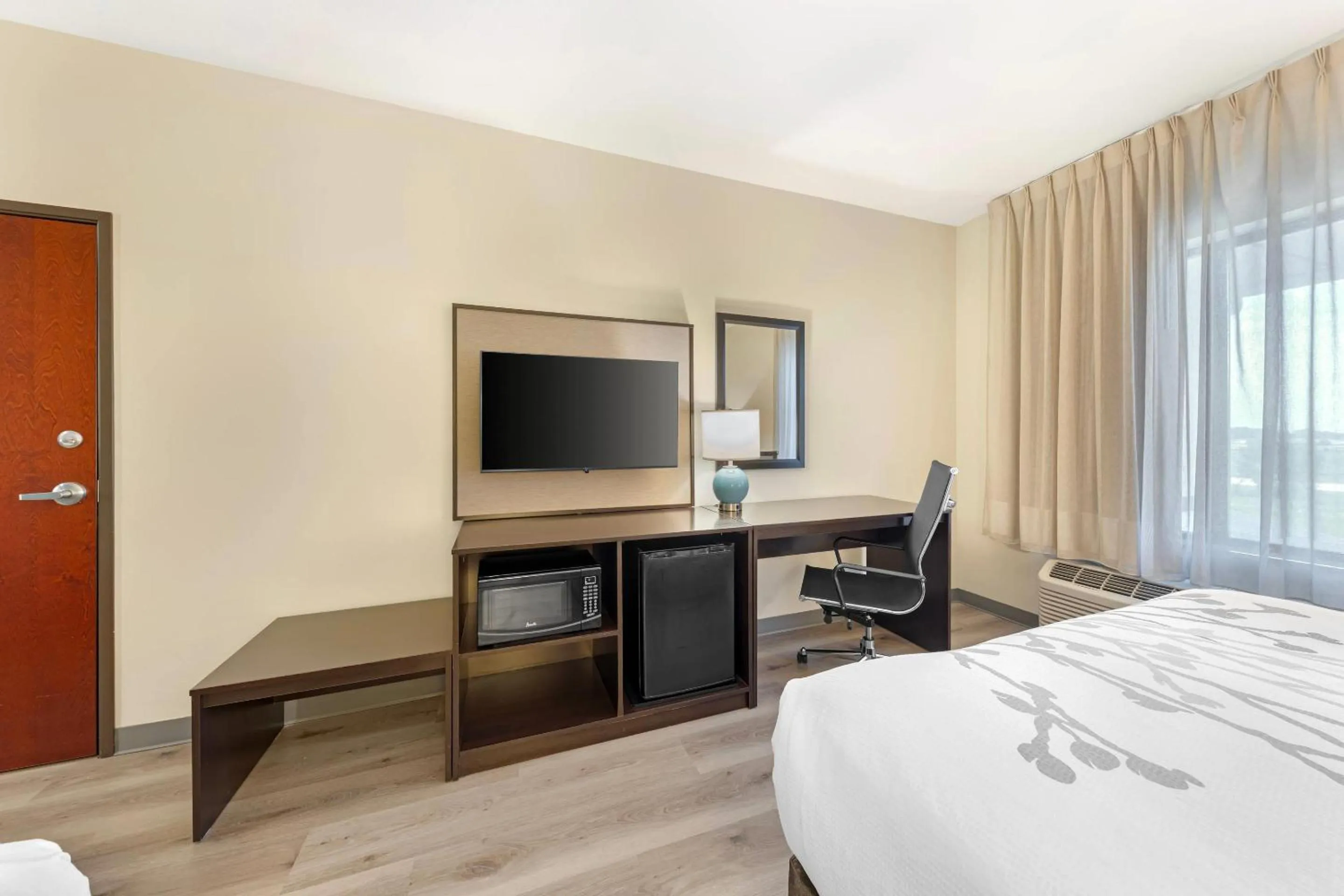 Bedroom, Bed in Sleep Inn & Suites Norman near University