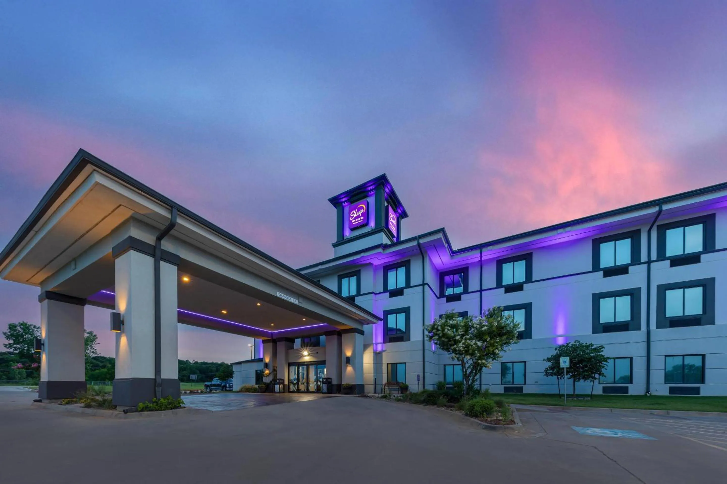 Property building in Sleep Inn & Suites Norman near University