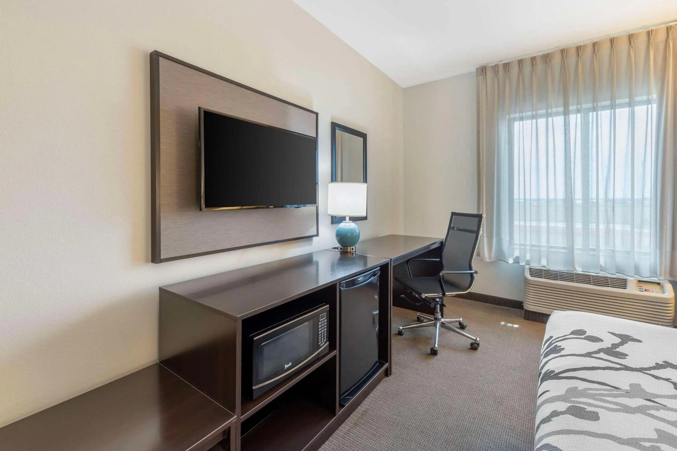 Bedroom, Bed in Sleep Inn & Suites Norman near University