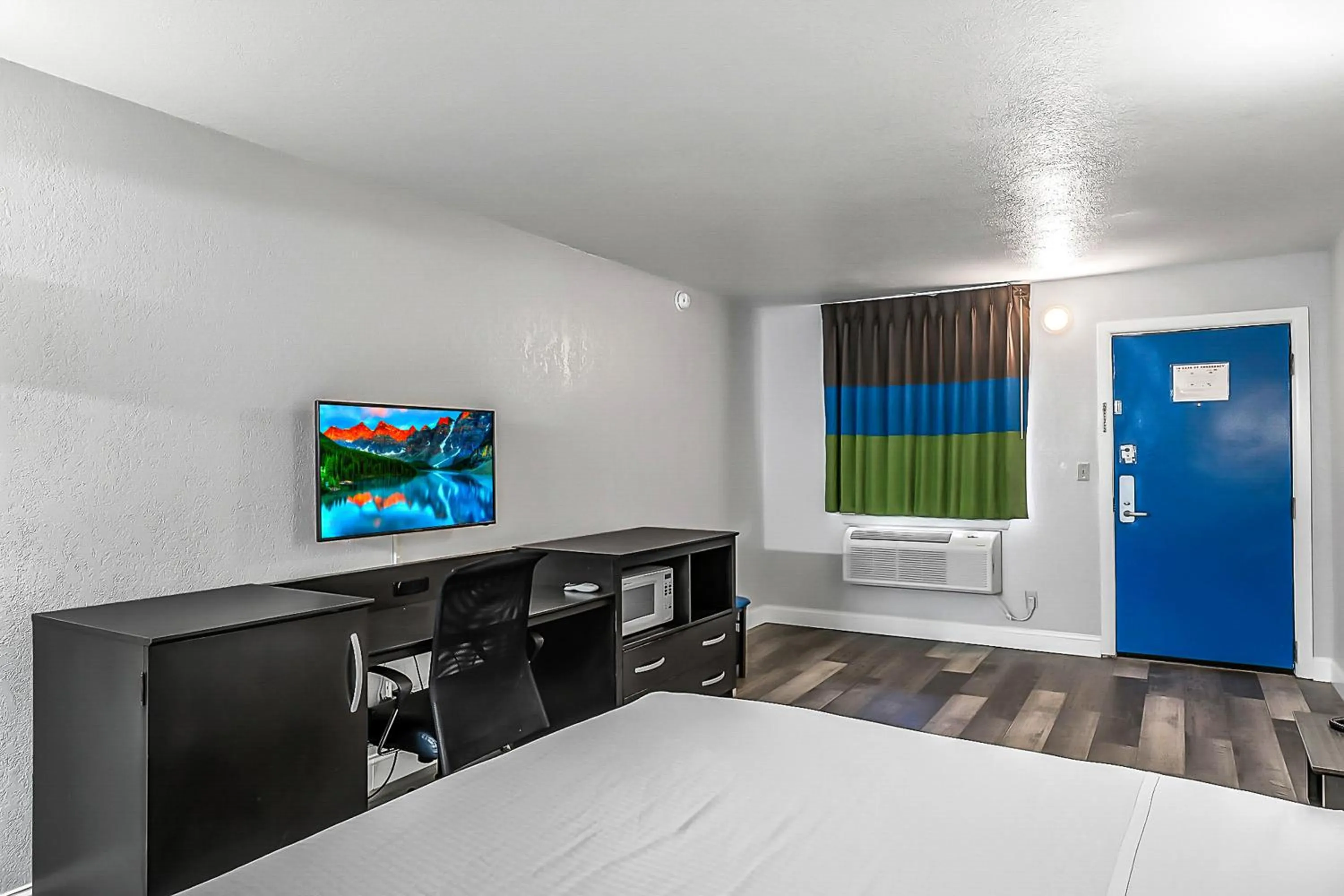 TV and multimedia, Bed in SureStay Hotel by Best Western Oklahoma City West