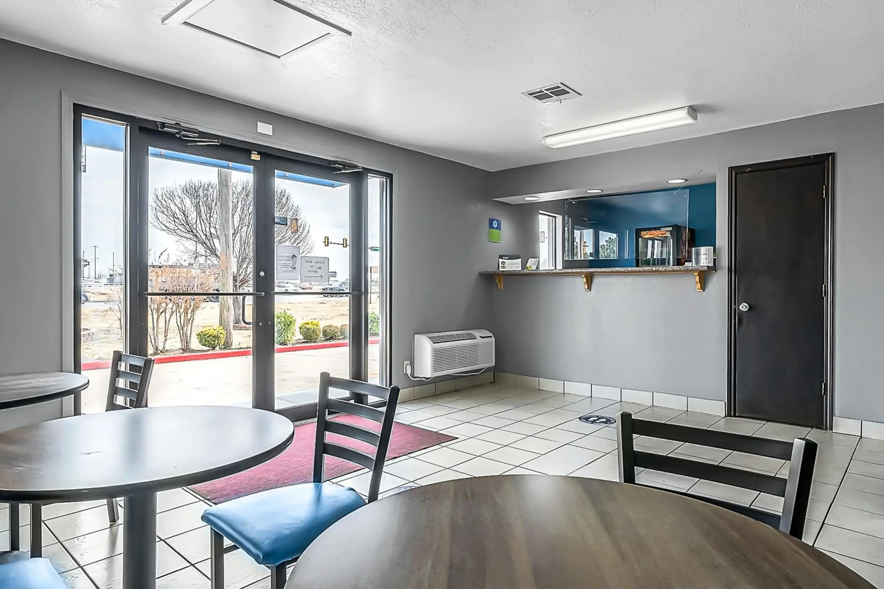 Lobby or reception in SureStay Hotel by Best Western Oklahoma City West Lobby or reception in SureStay Hotel by Best Western Oklahoma City West