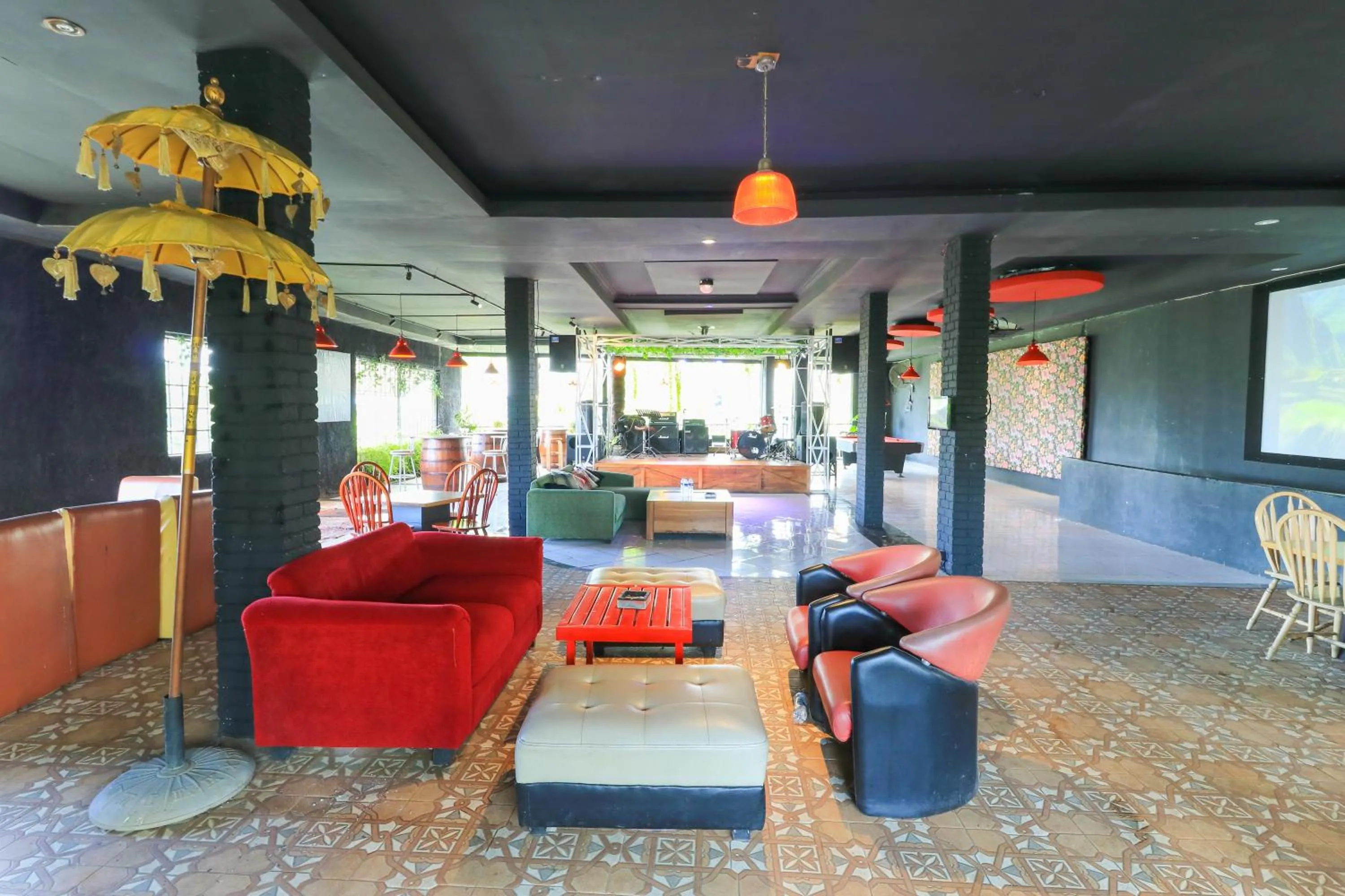 Lobby or reception in Labuana Homestay and Cafe Garden Makassar