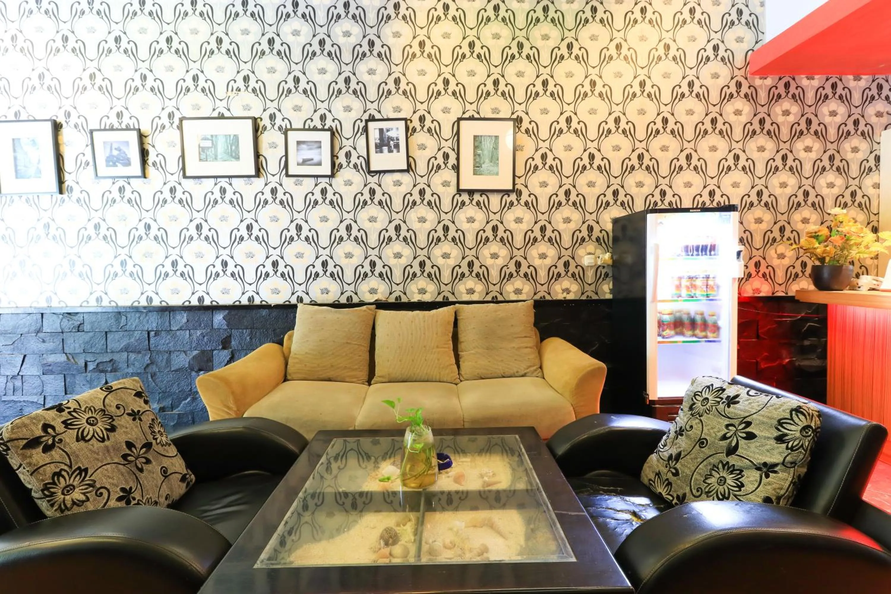 Lobby or reception in Labuana Homestay and Cafe Garden Makassar