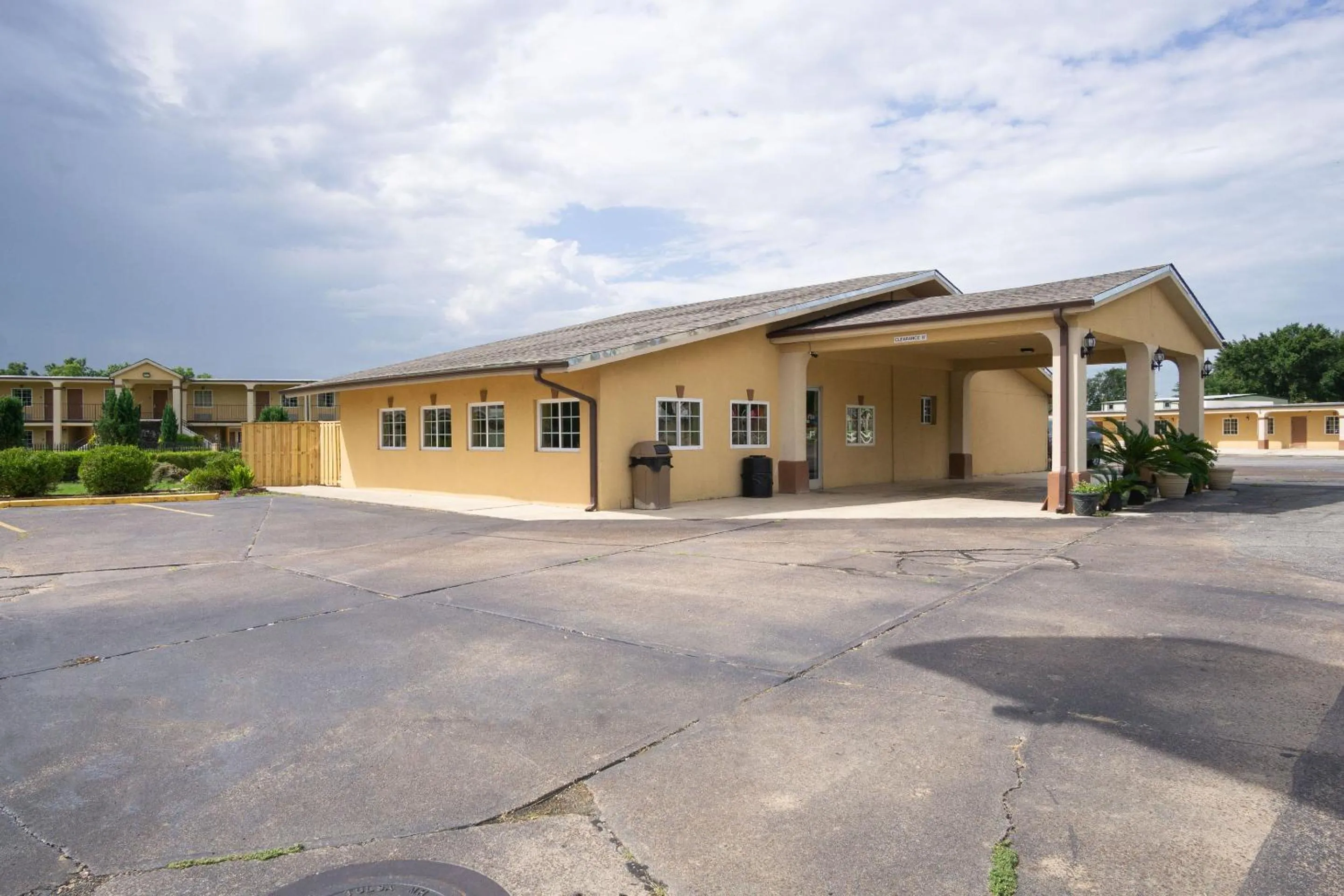 Property Building in OYO Hotel Miami OK I-44