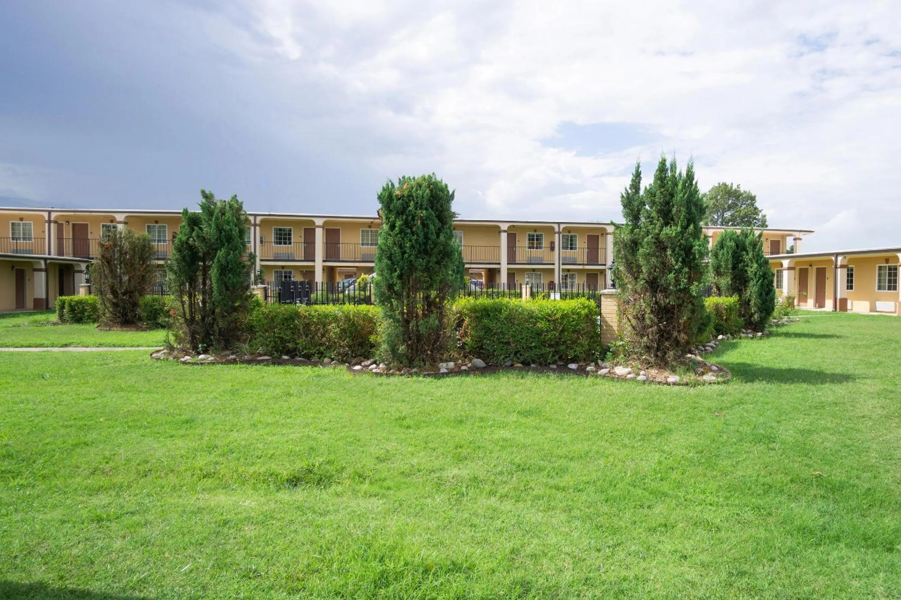 Garden, Property Building in OYO Hotel Miami OK I-44