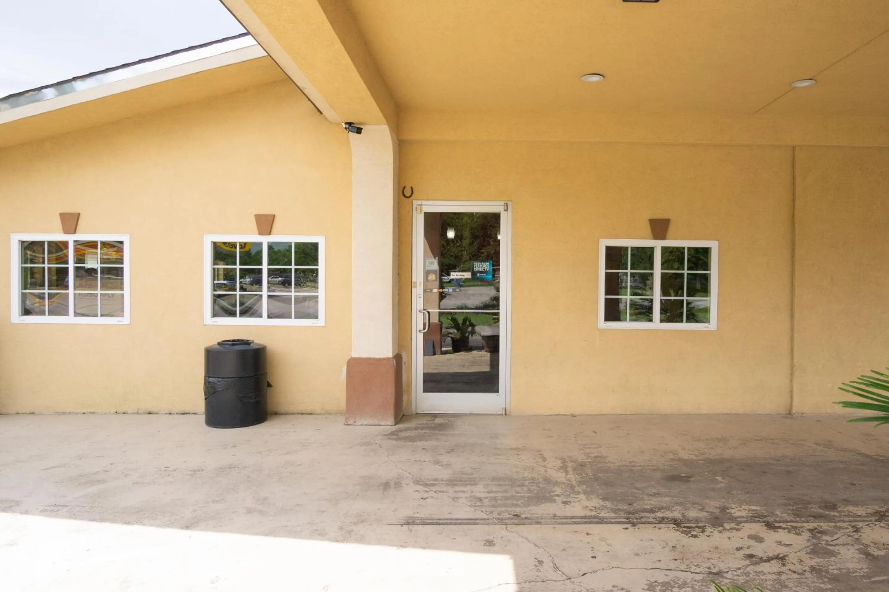 Facade/entrance in OYO Hotel Miami OK I-44