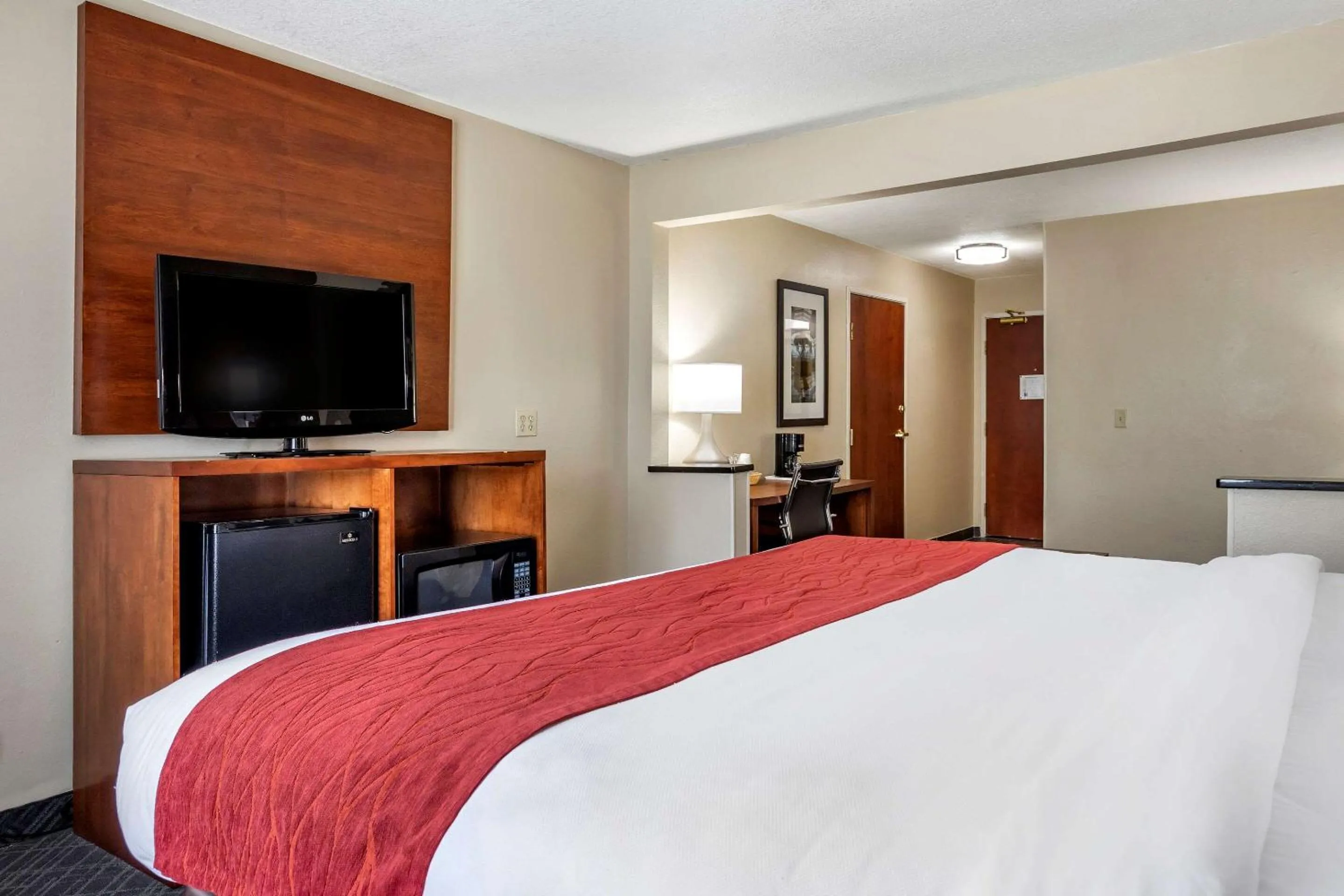 Photo of the whole room, Bed in Comfort Inn Oklahoma City South - I-240