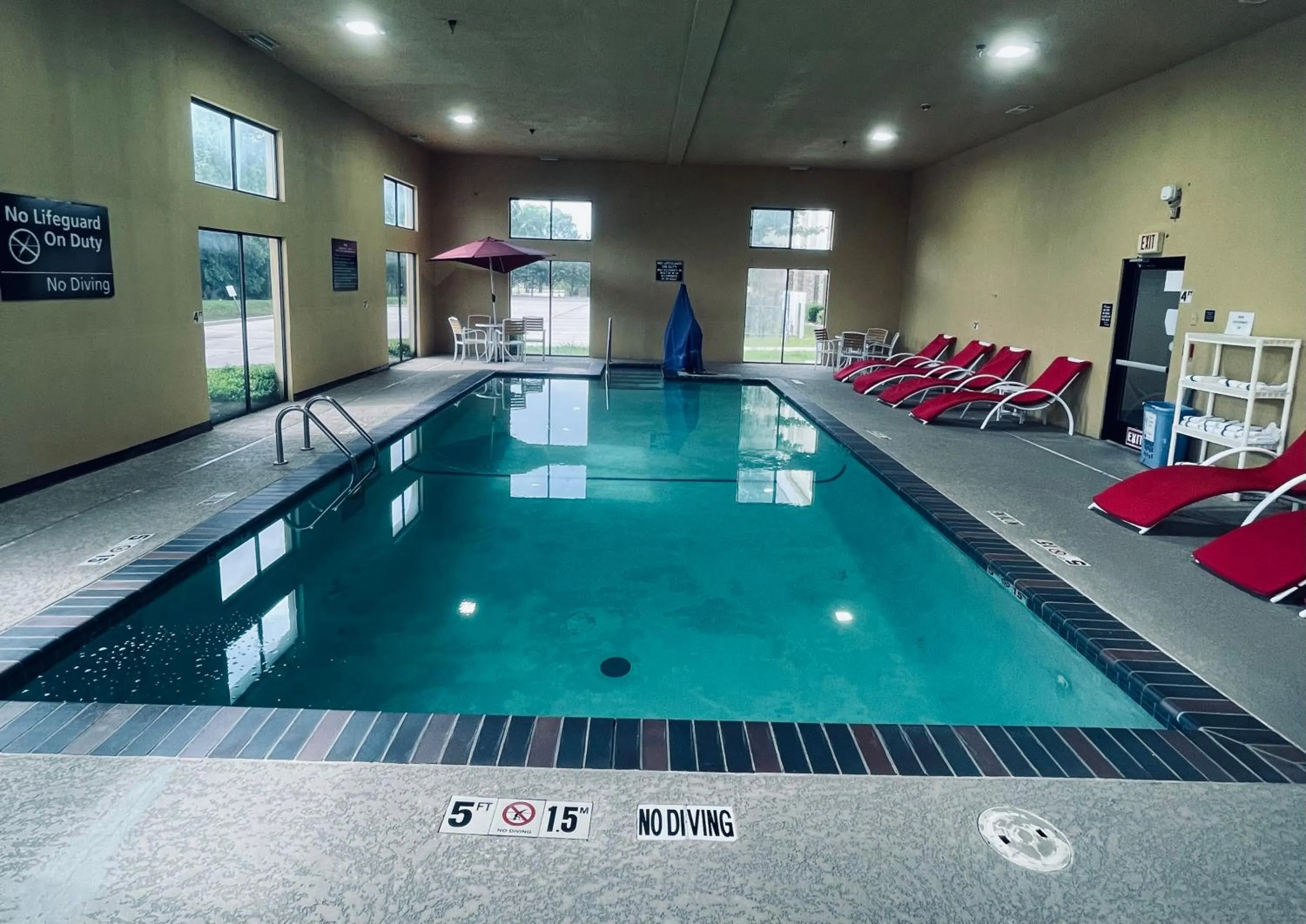 Pool view in Ardmore Inn & Suites Ardmore