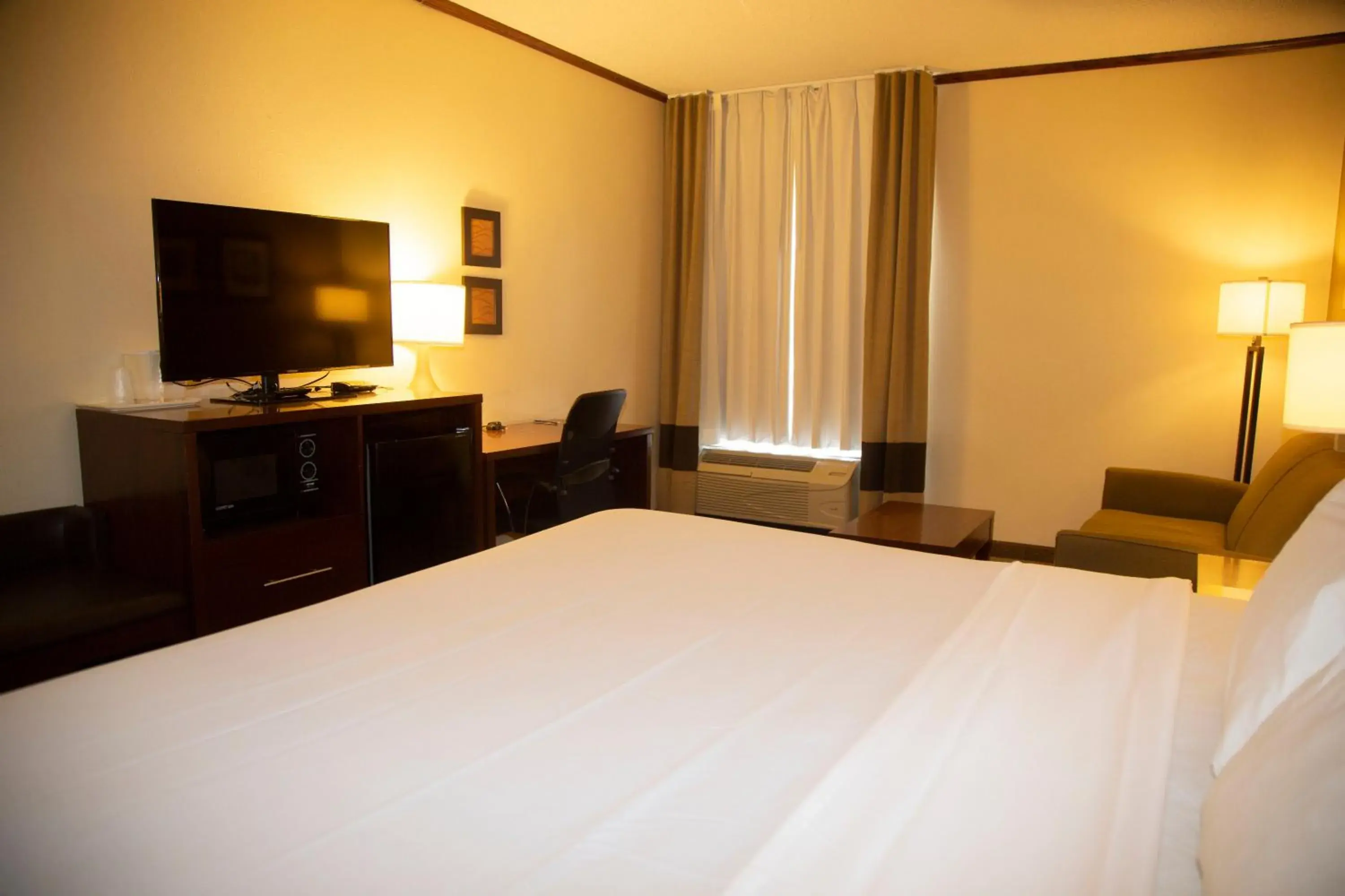 Bedroom, Bed in Ardmore Inn & Suites Ardmore Bedroom, Bed in Ardmore Inn & Suites Ardmore