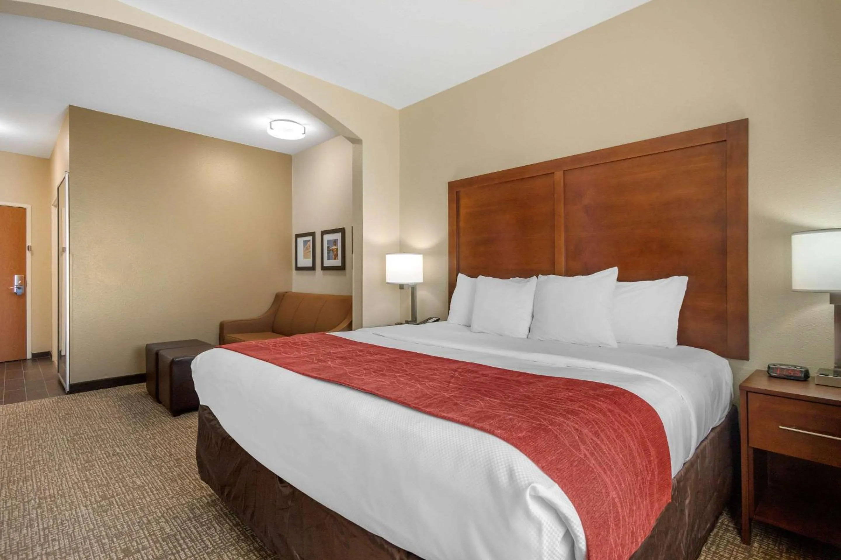 Bedroom, Bed in Comfort Inn & Suites Glenpool