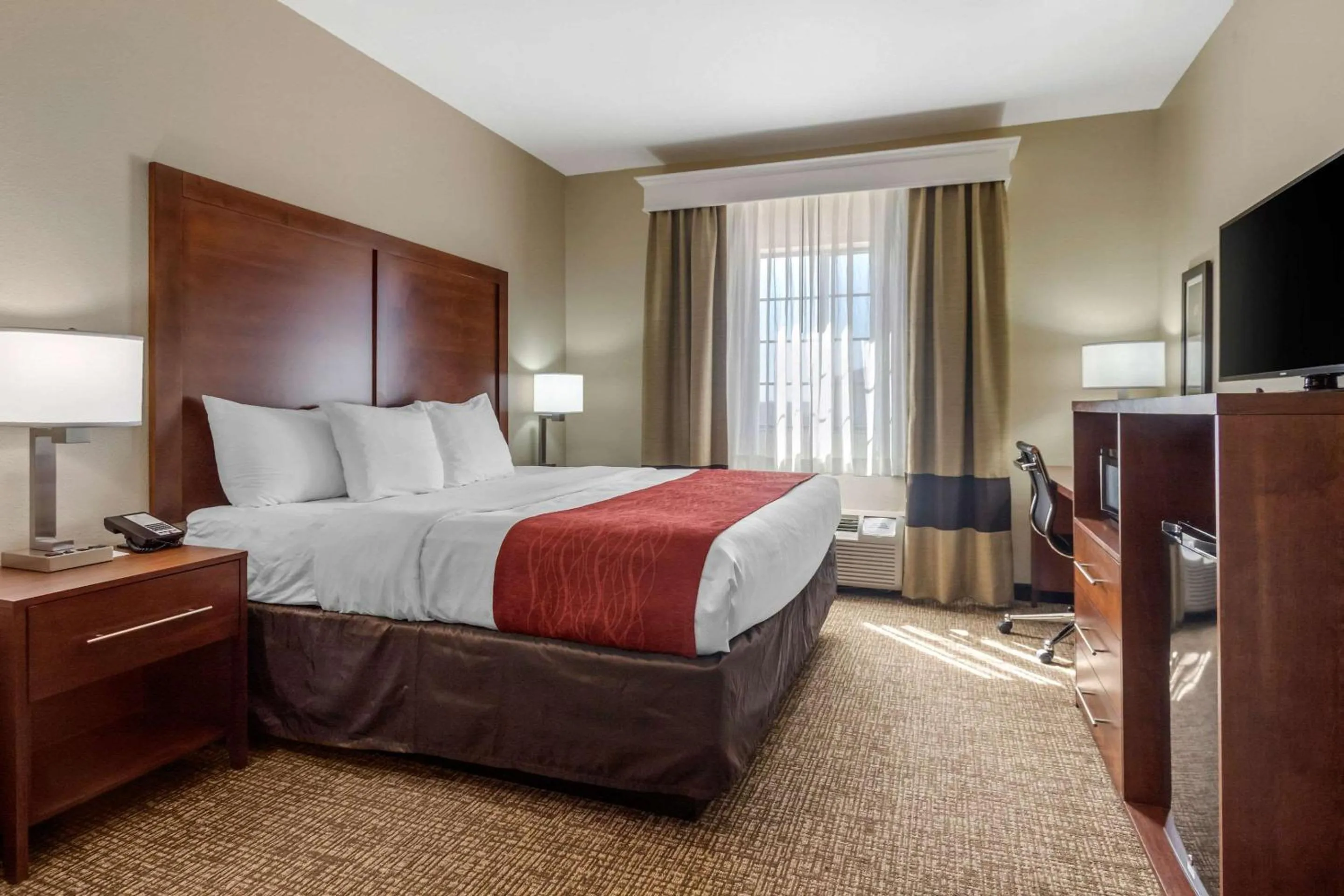 Bedroom, Bed in Comfort Inn & Suites Glenpool