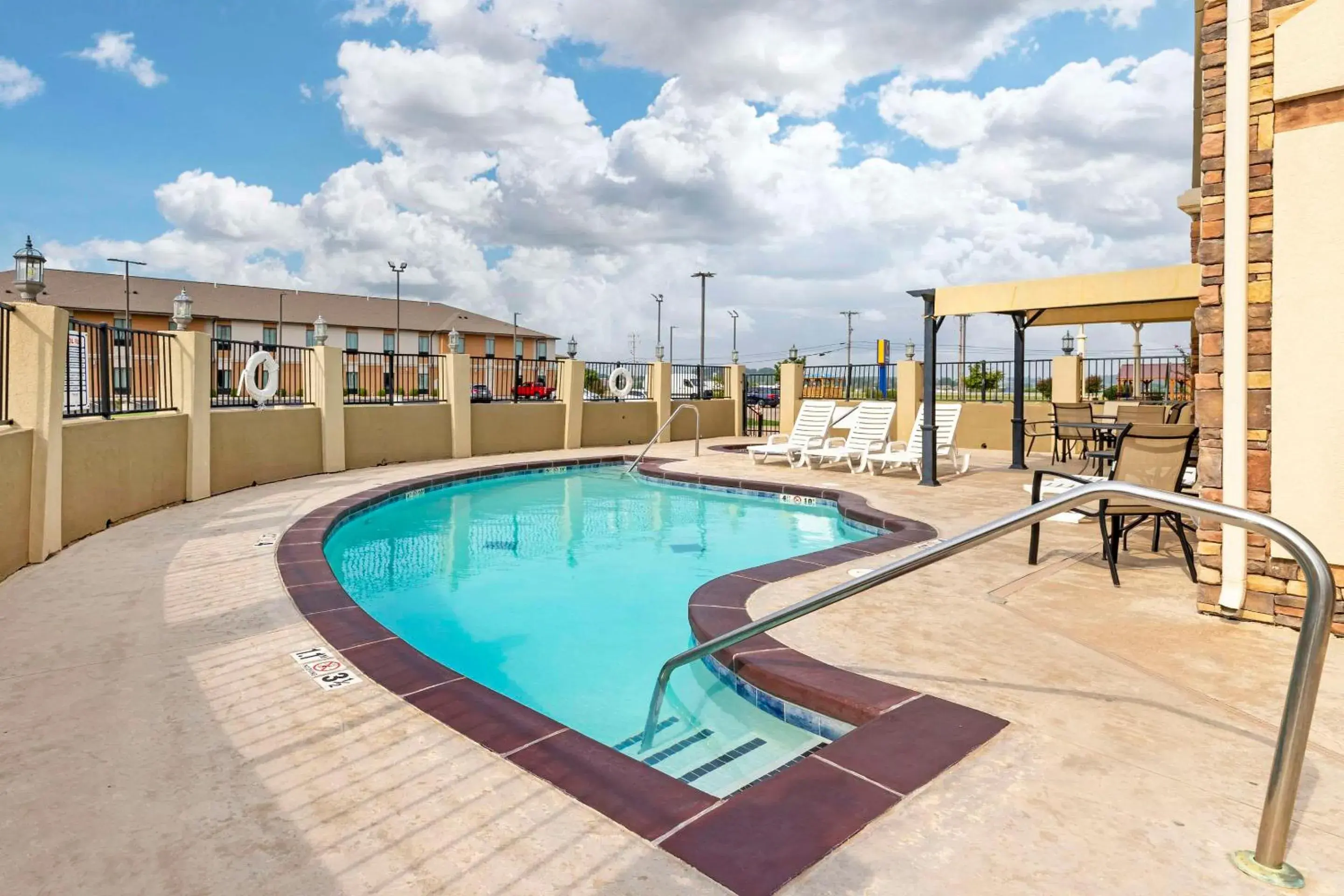 Swimming pool in Comfort Inn & Suites Glenpool Swimming pool in Comfort Inn & Suites Glenpool