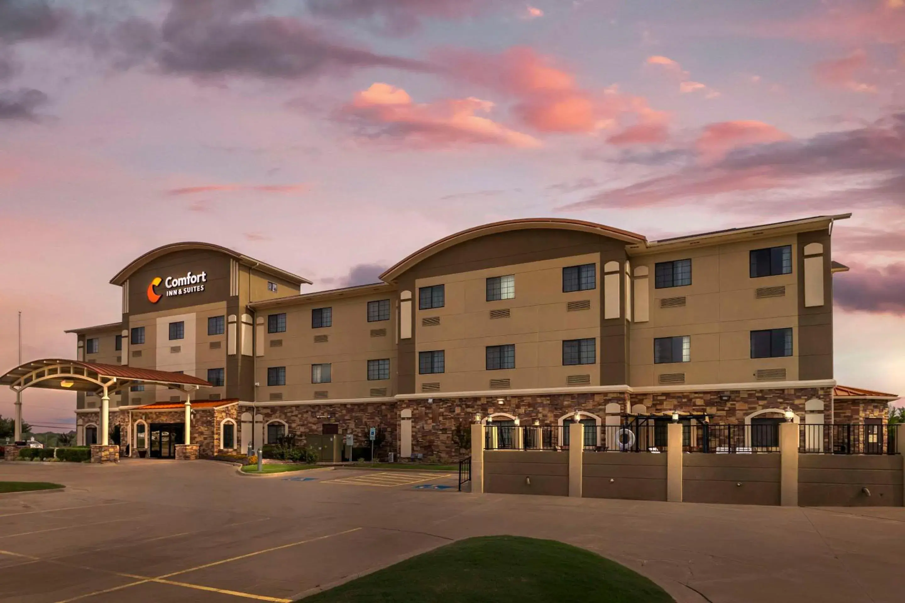 Property building in Comfort Inn & Suites Glenpool Property building in Comfort Inn & Suites Glenpool