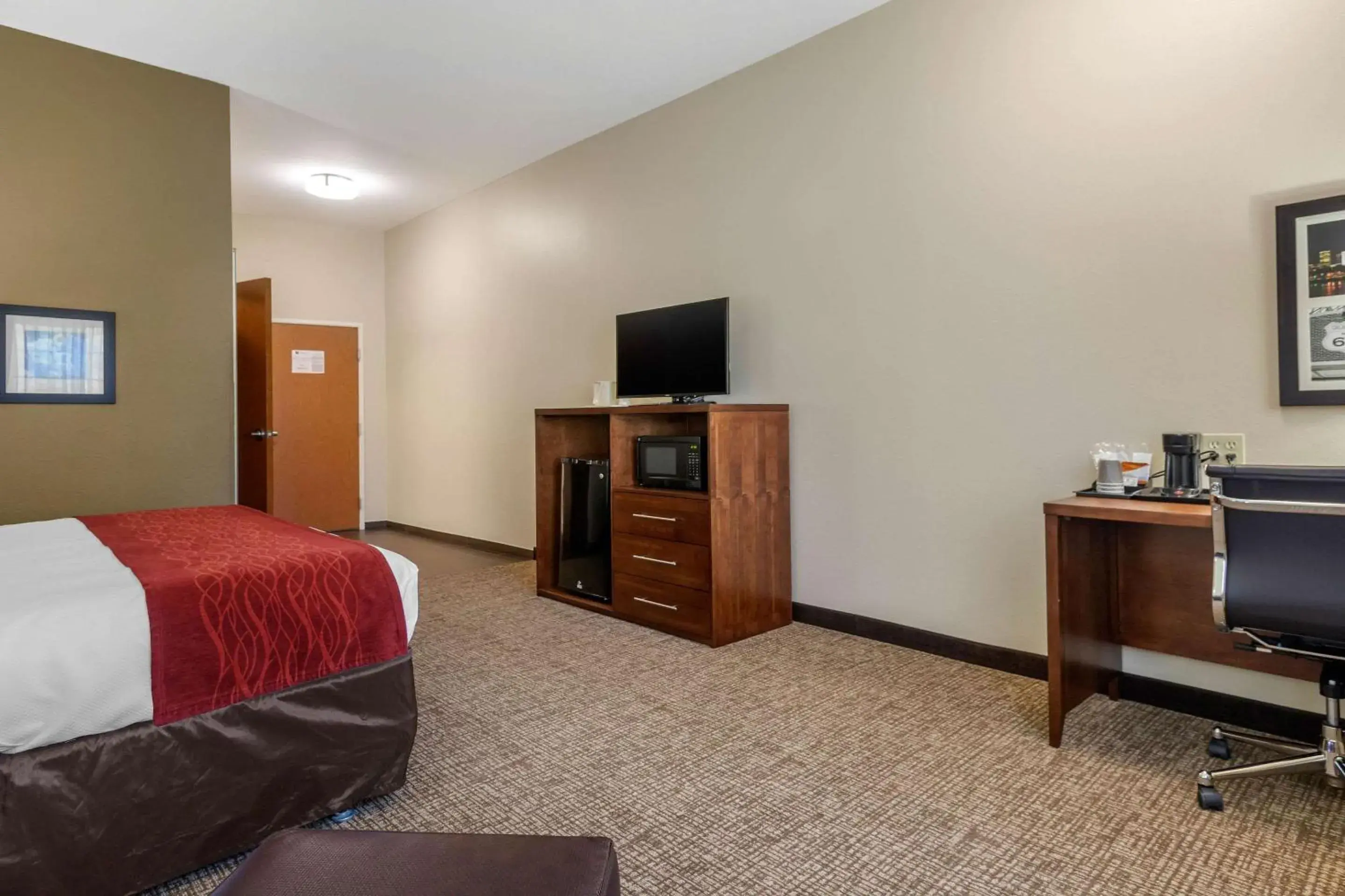 Bedroom, Bed in Comfort Inn & Suites Glenpool Bedroom, Bed in Comfort Inn & Suites Glenpool