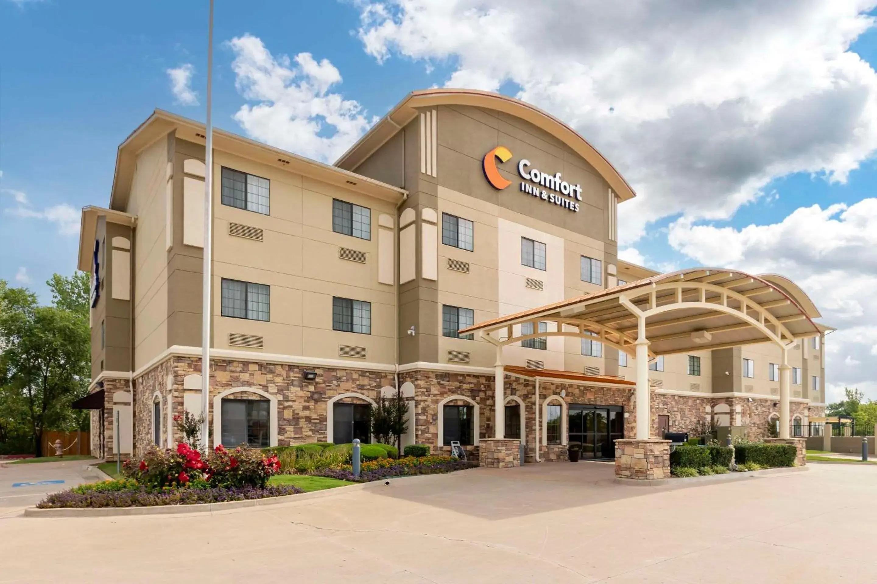 Property building in Comfort Inn & Suites Glenpool Property building in Comfort Inn & Suites Glenpool