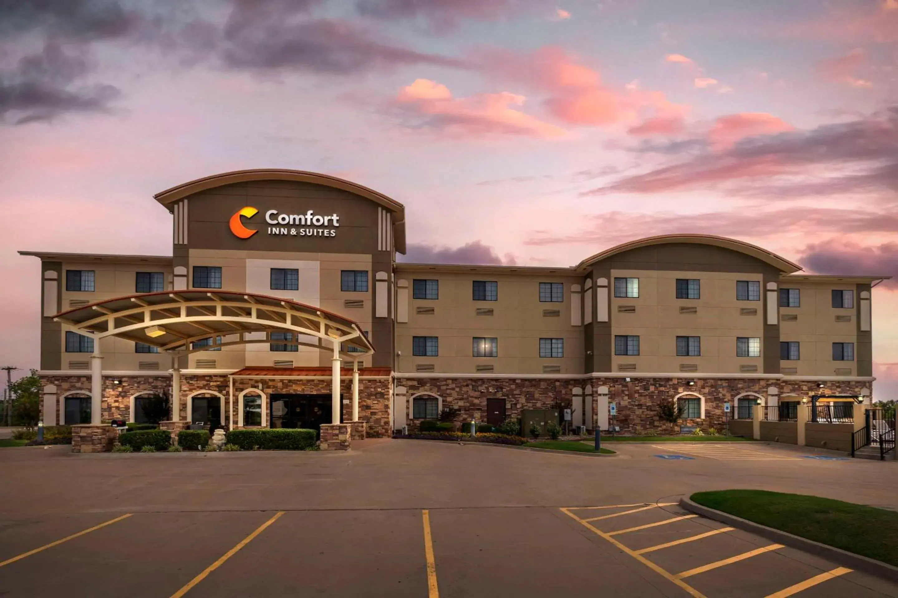 Property building in Comfort Inn & Suites Glenpool Property building in Comfort Inn & Suites Glenpool