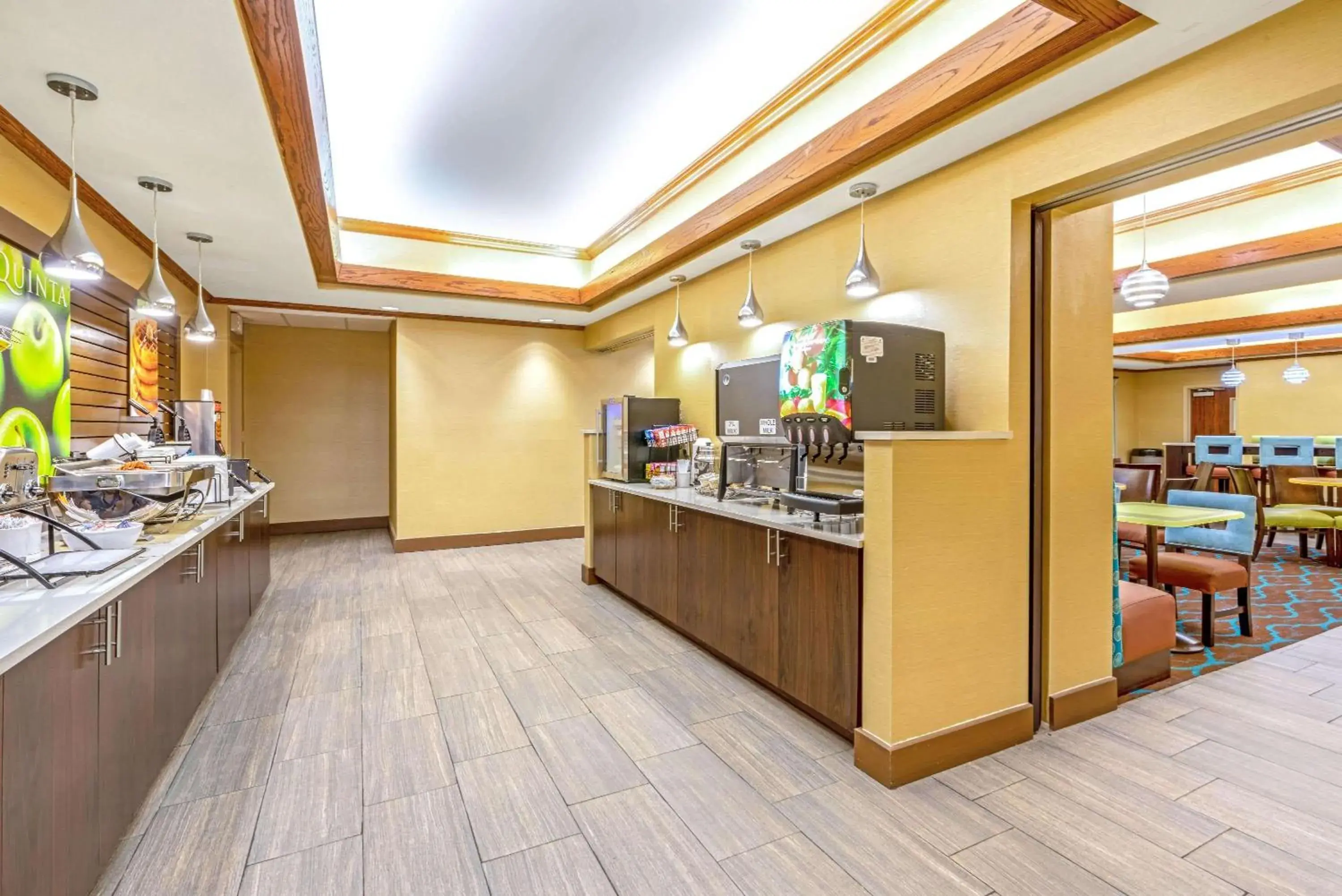 Restaurant/places to eat in La Quinta by Wyndham Midwest City - Tinker AFB Restaurant/places to eat in La Quinta by Wyndham Midwest City - Tinker AFB