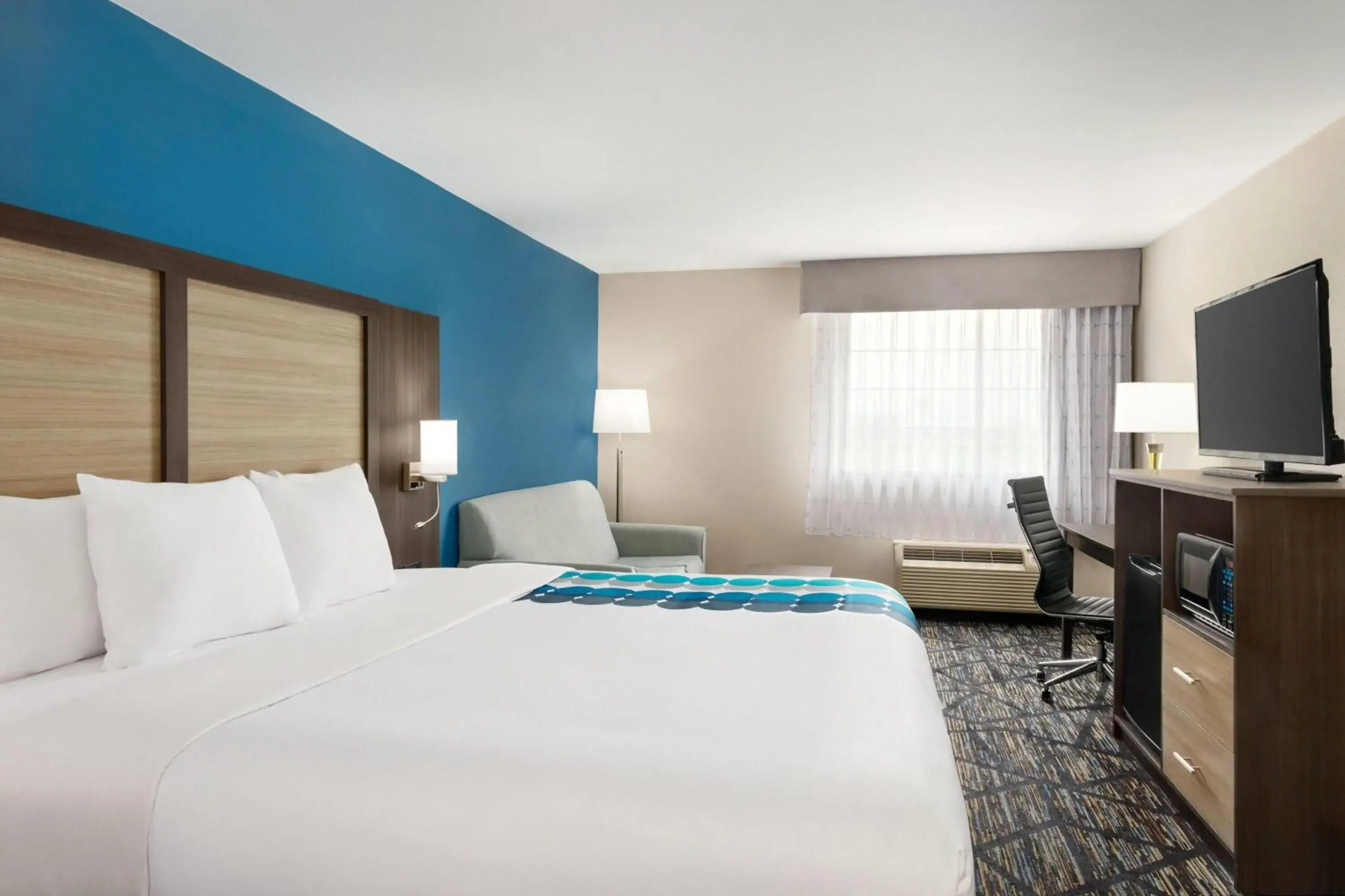 King Suite - Non-Smoking in Baymont by Wyndham Blackwell I-35 King Suite - Non-Smoking in Baymont by Wyndham Blackwell I-35