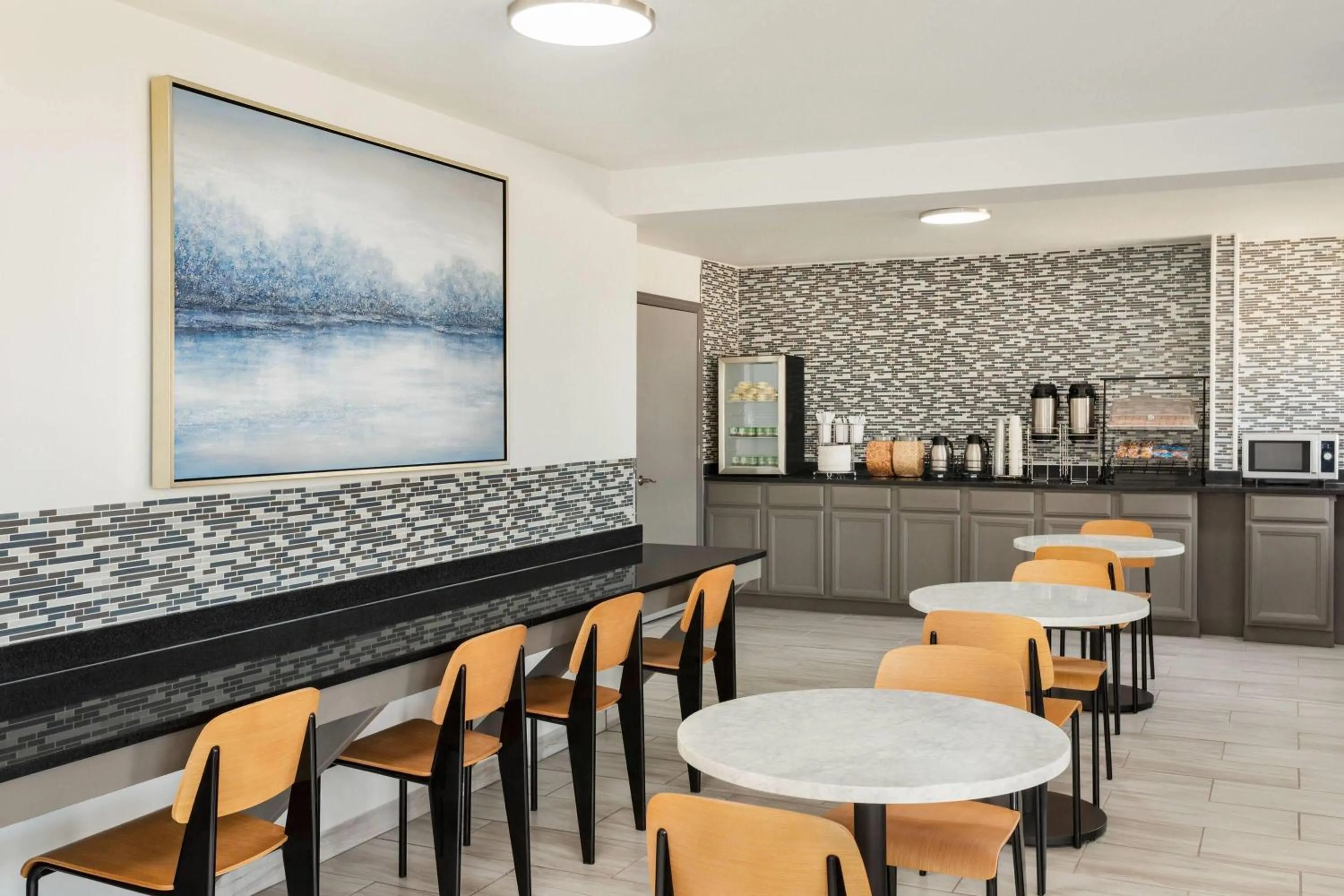 Breakfast in Baymont by Wyndham Blackwell I-35