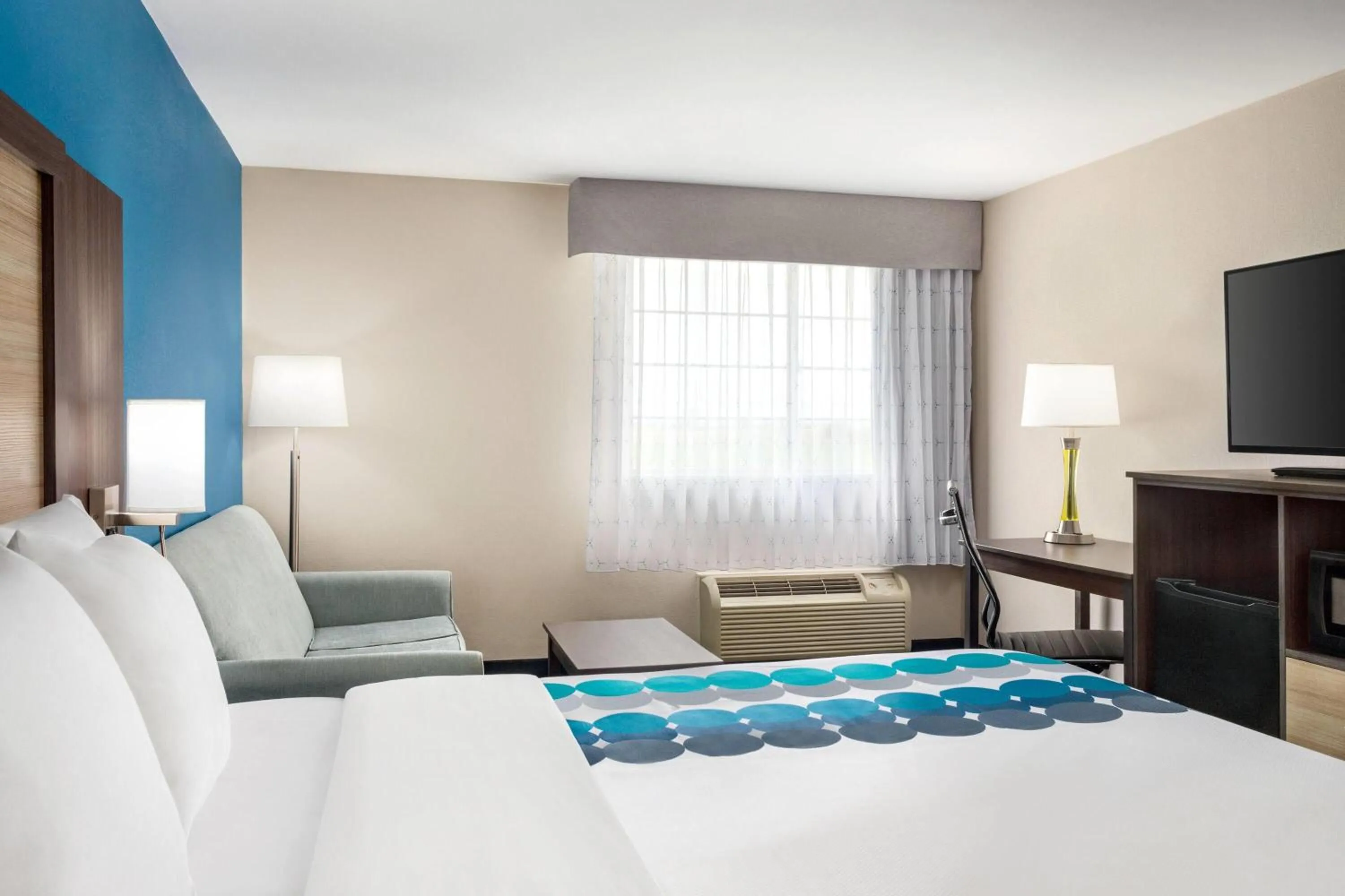 Bed in Baymont by Wyndham Blackwell I-35