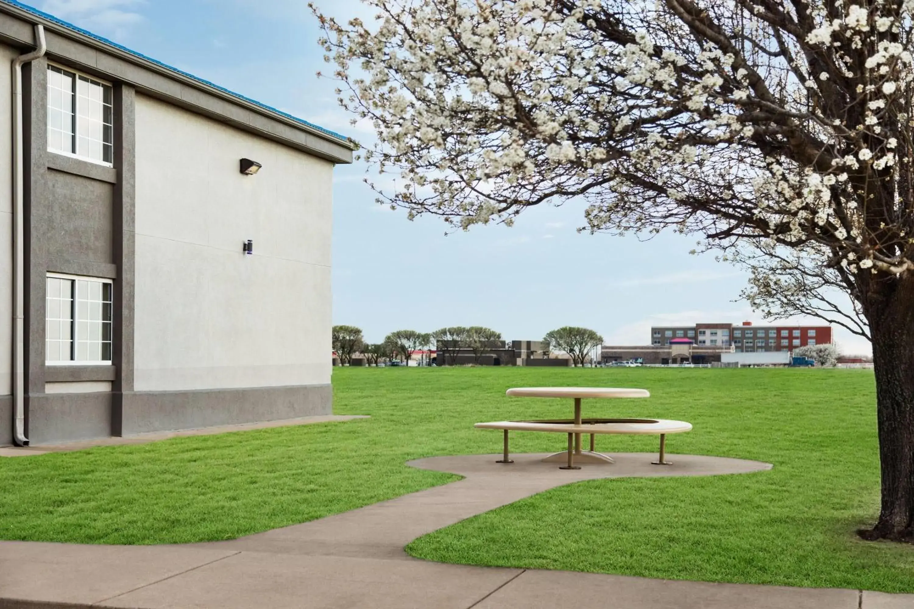 Inner courtyard view in Baymont by Wyndham Blackwell I-35 Inner courtyard view in Baymont by Wyndham Blackwell I-35