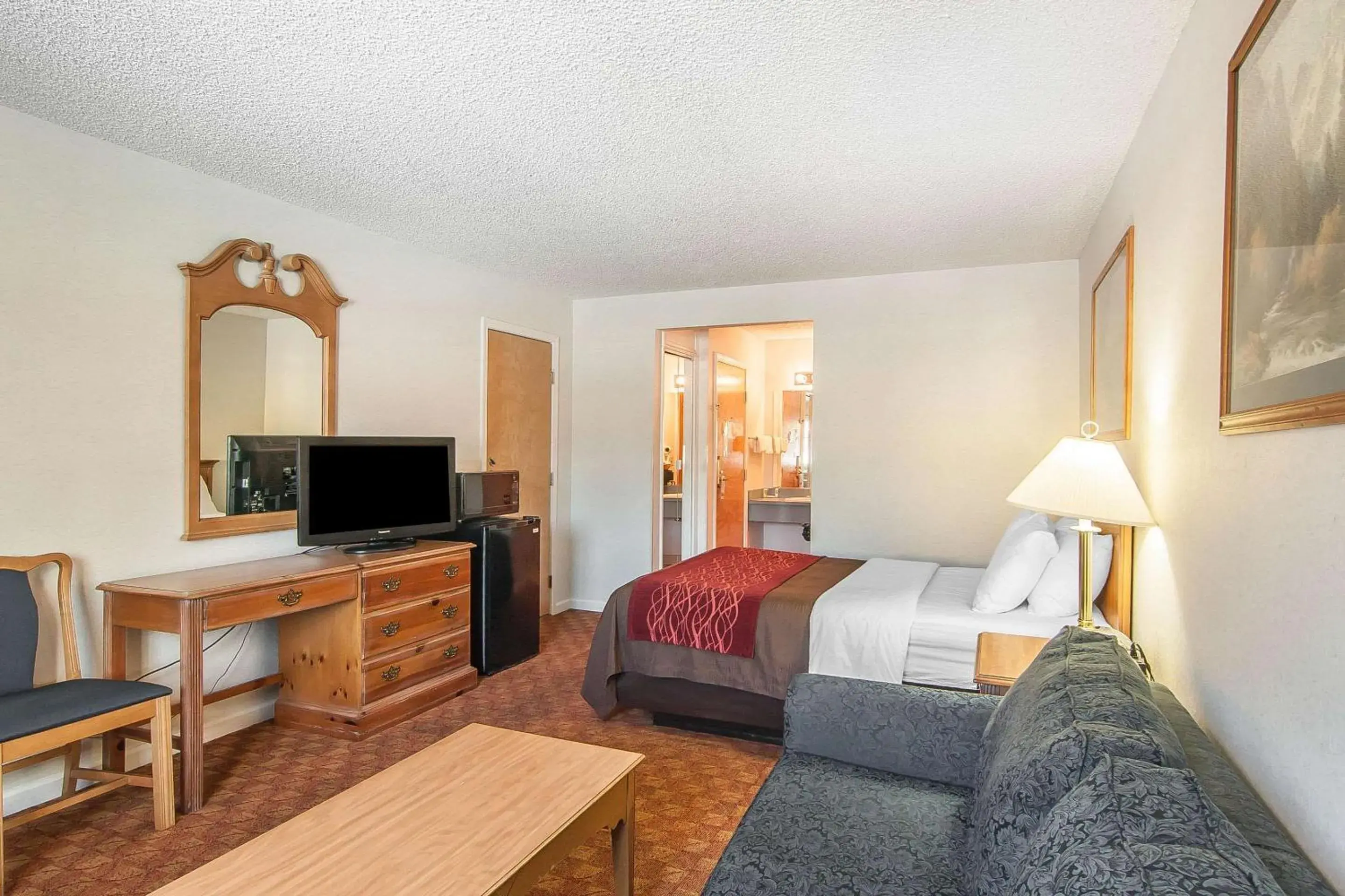 Photo of the whole room, Bed in Quality Inn Photo of the whole room, Bed in Quality Inn