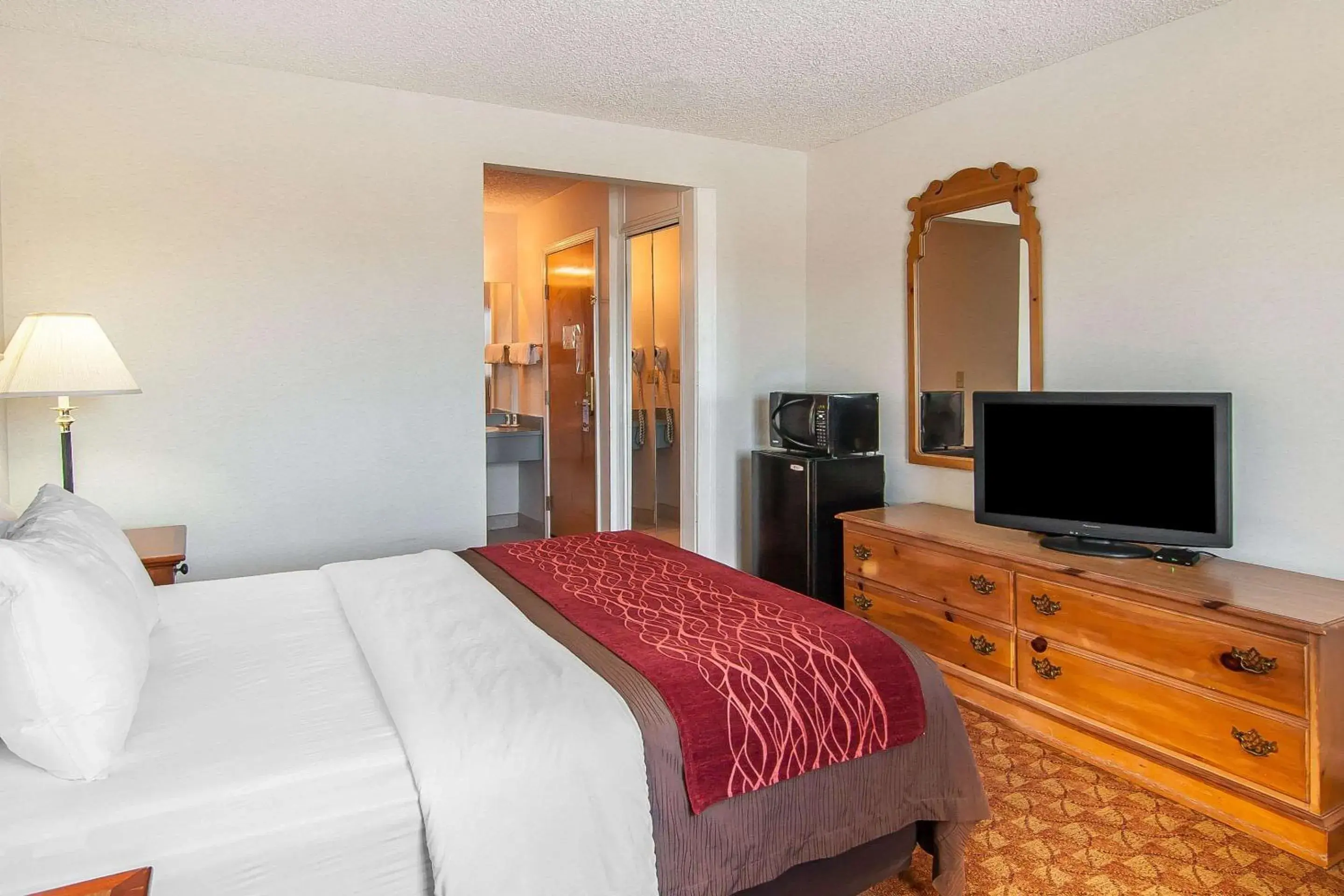 Photo of the whole room, Bed in Quality Inn Photo of the whole room, Bed in Quality Inn