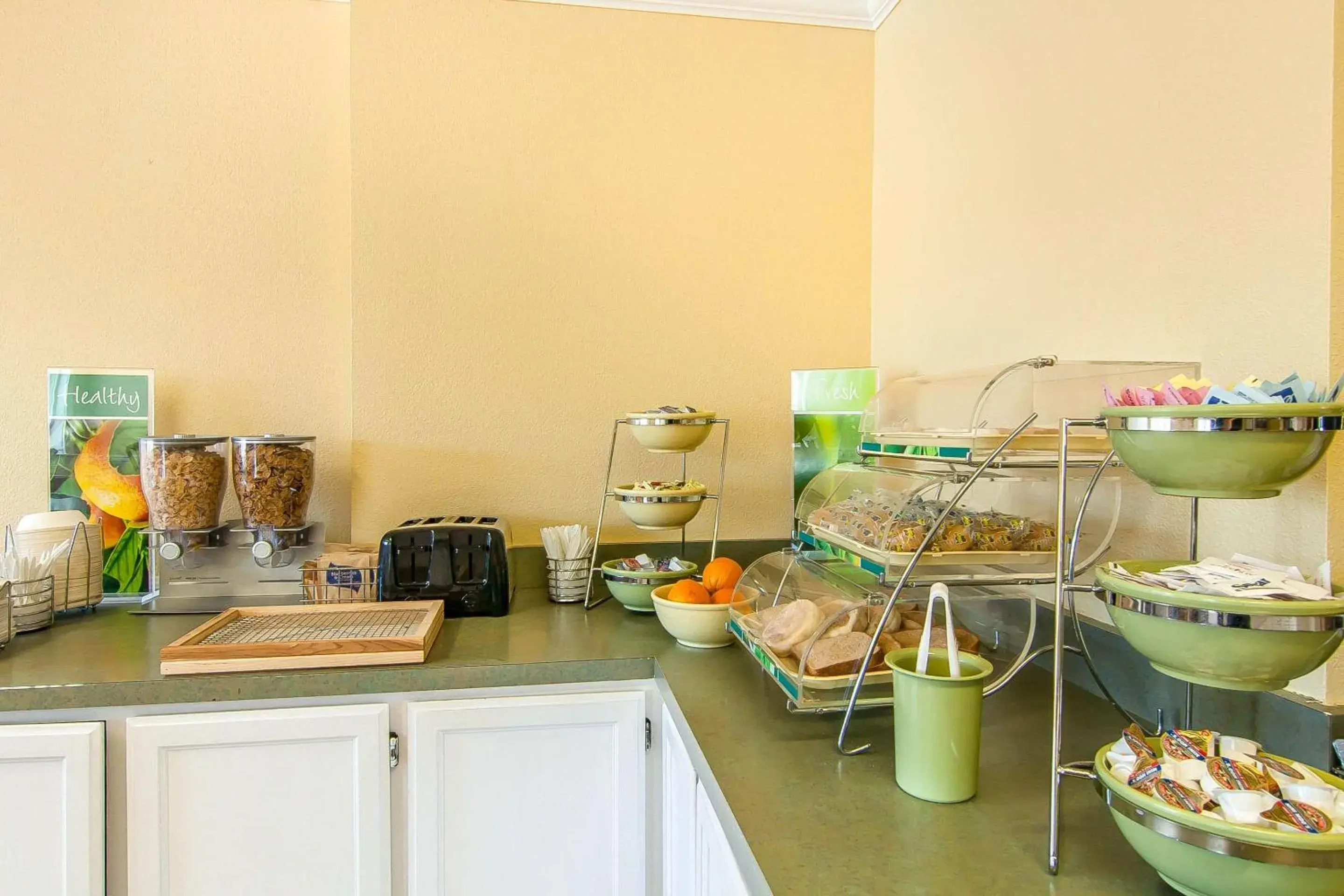 Restaurant/places to eat in Quality Inn Restaurant/places to eat in Quality Inn