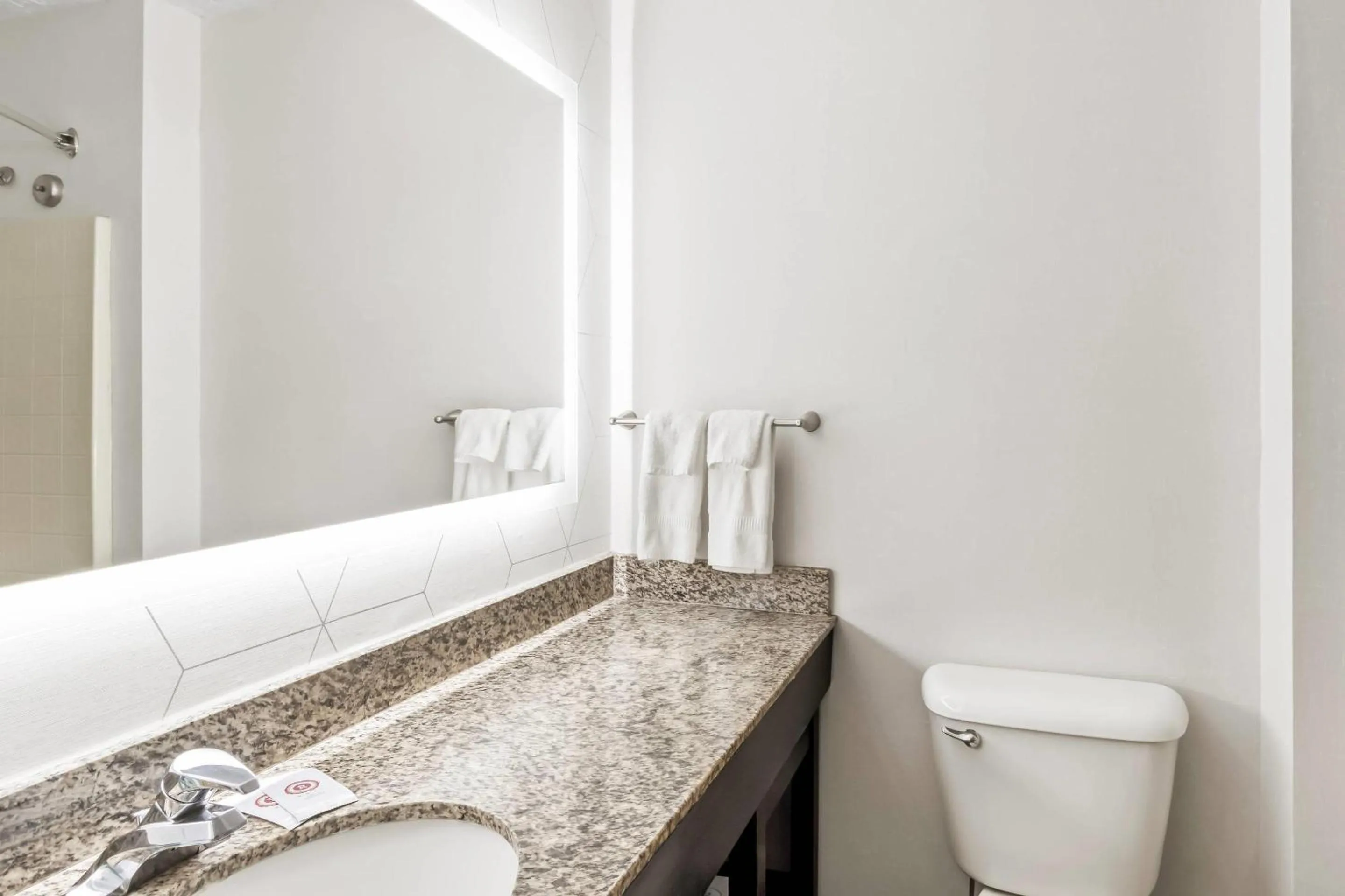 Bedroom in Comfort Suites Clackamas