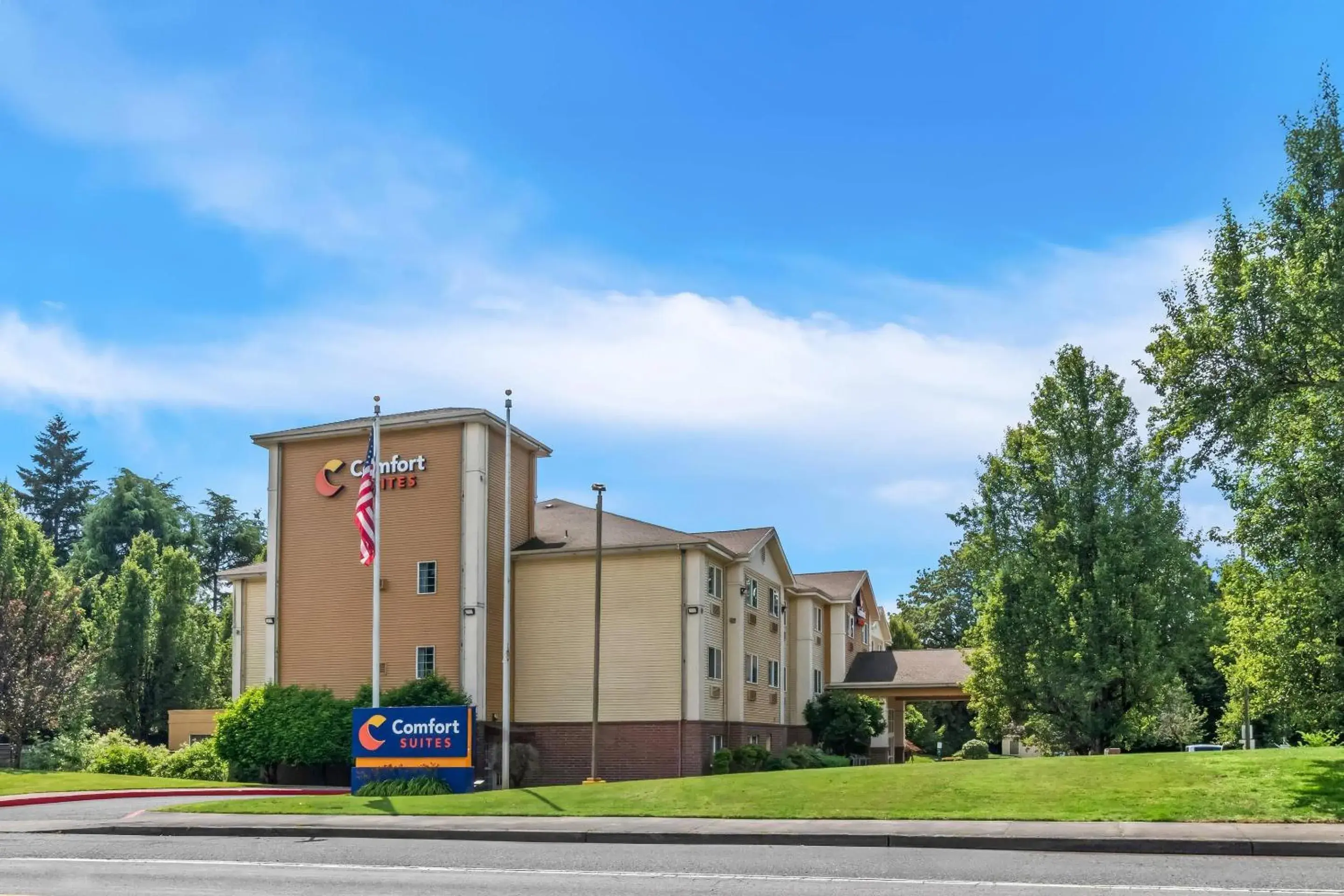 Property building in Comfort Suites Clackamas Property building in Comfort Suites Clackamas