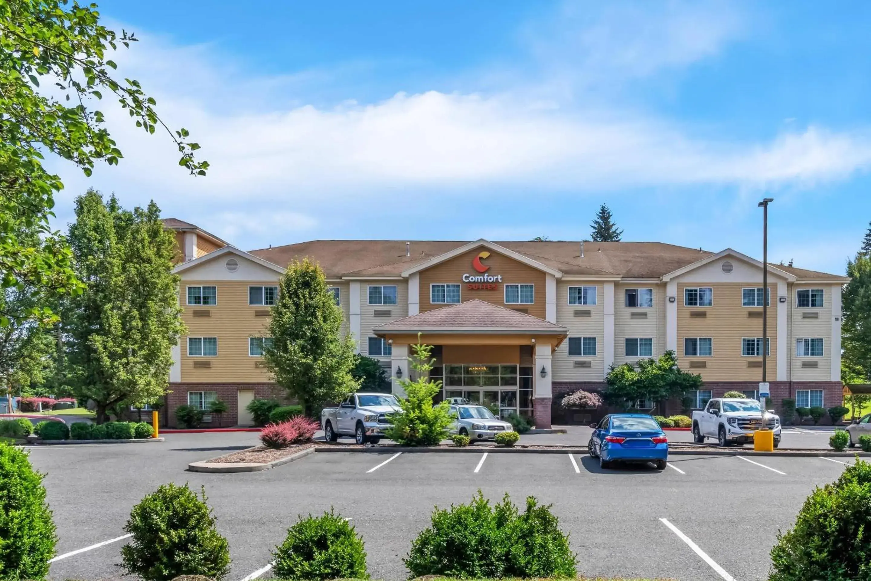 Property building in Comfort Suites Clackamas Property building in Comfort Suites Clackamas