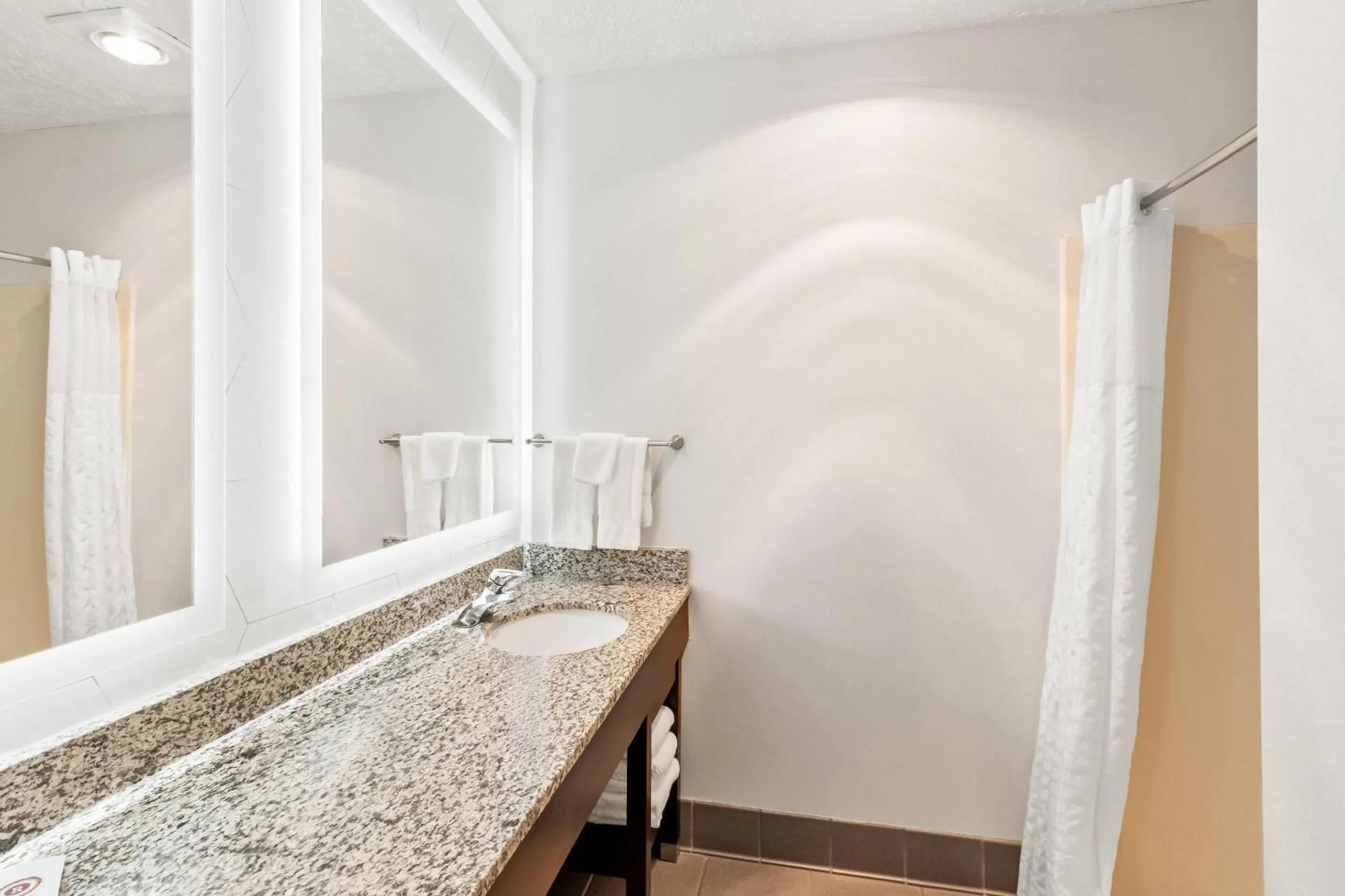 Bedroom in Comfort Suites Clackamas