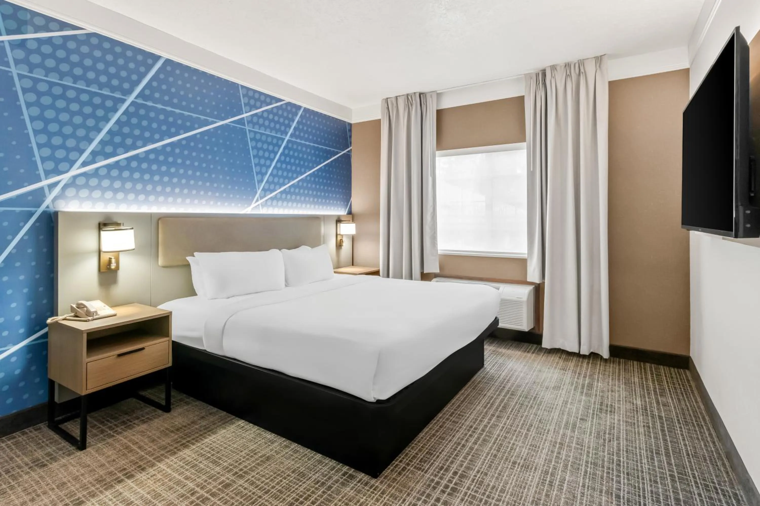 Bed in Comfort Suites Clackamas