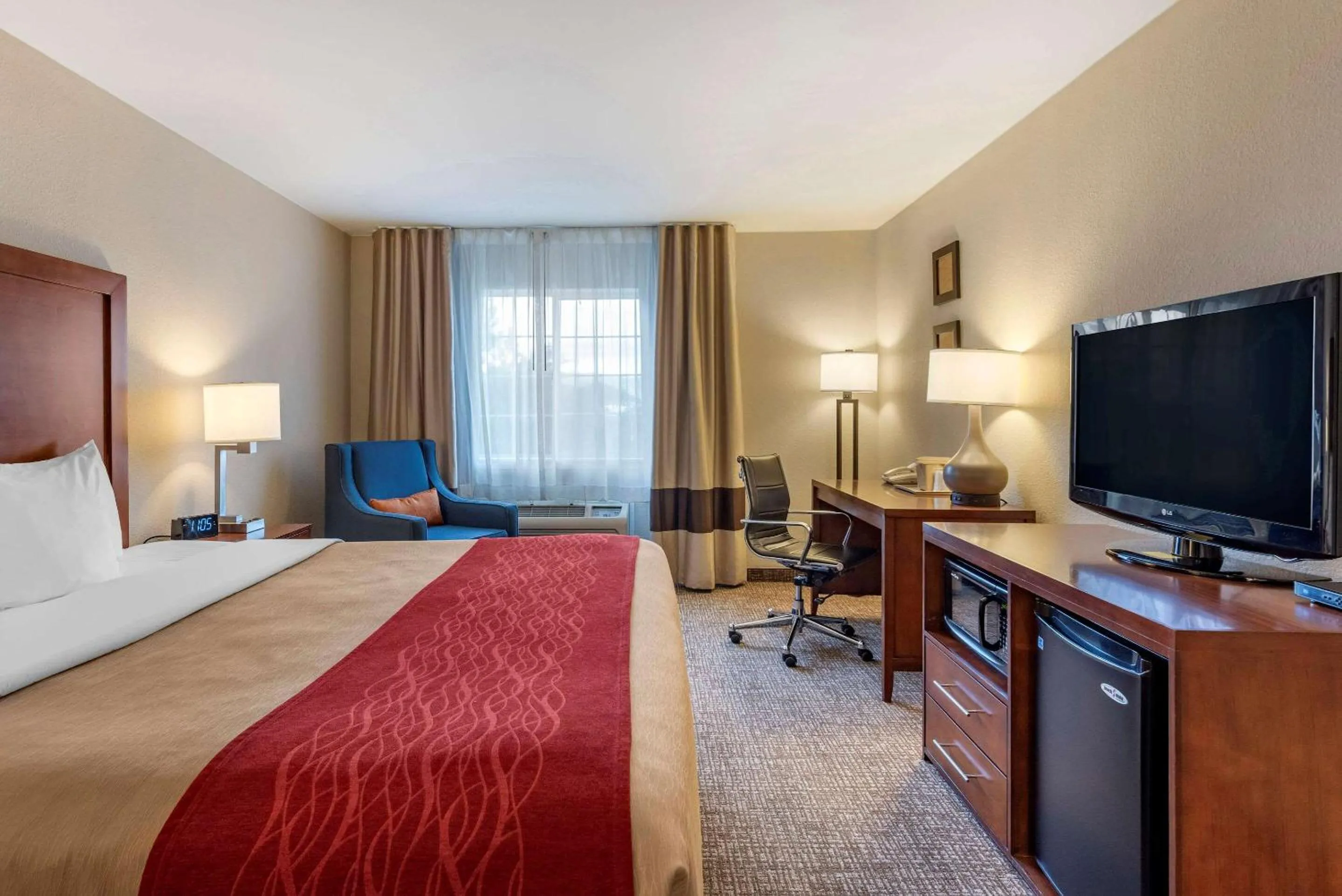 Photo of the whole room in Comfort Inn & Suites Klamath Falls