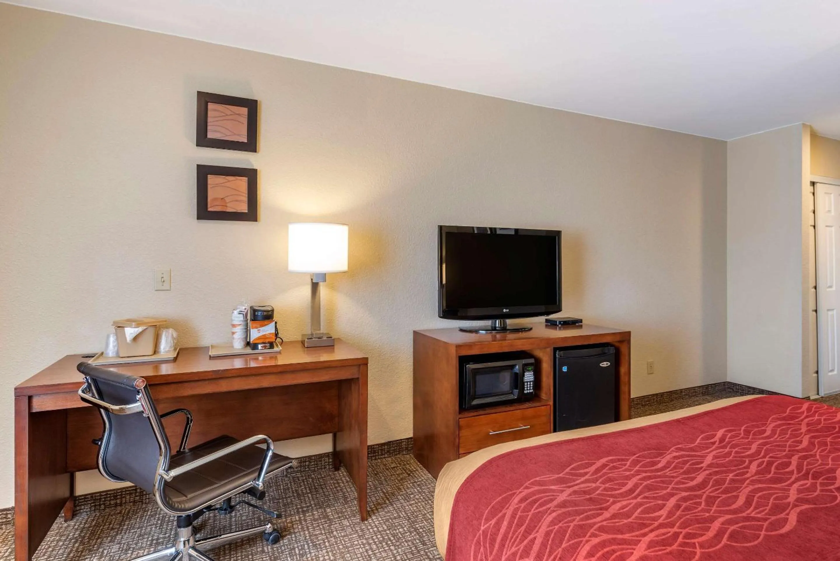 Photo of the whole room in Comfort Inn & Suites Klamath Falls