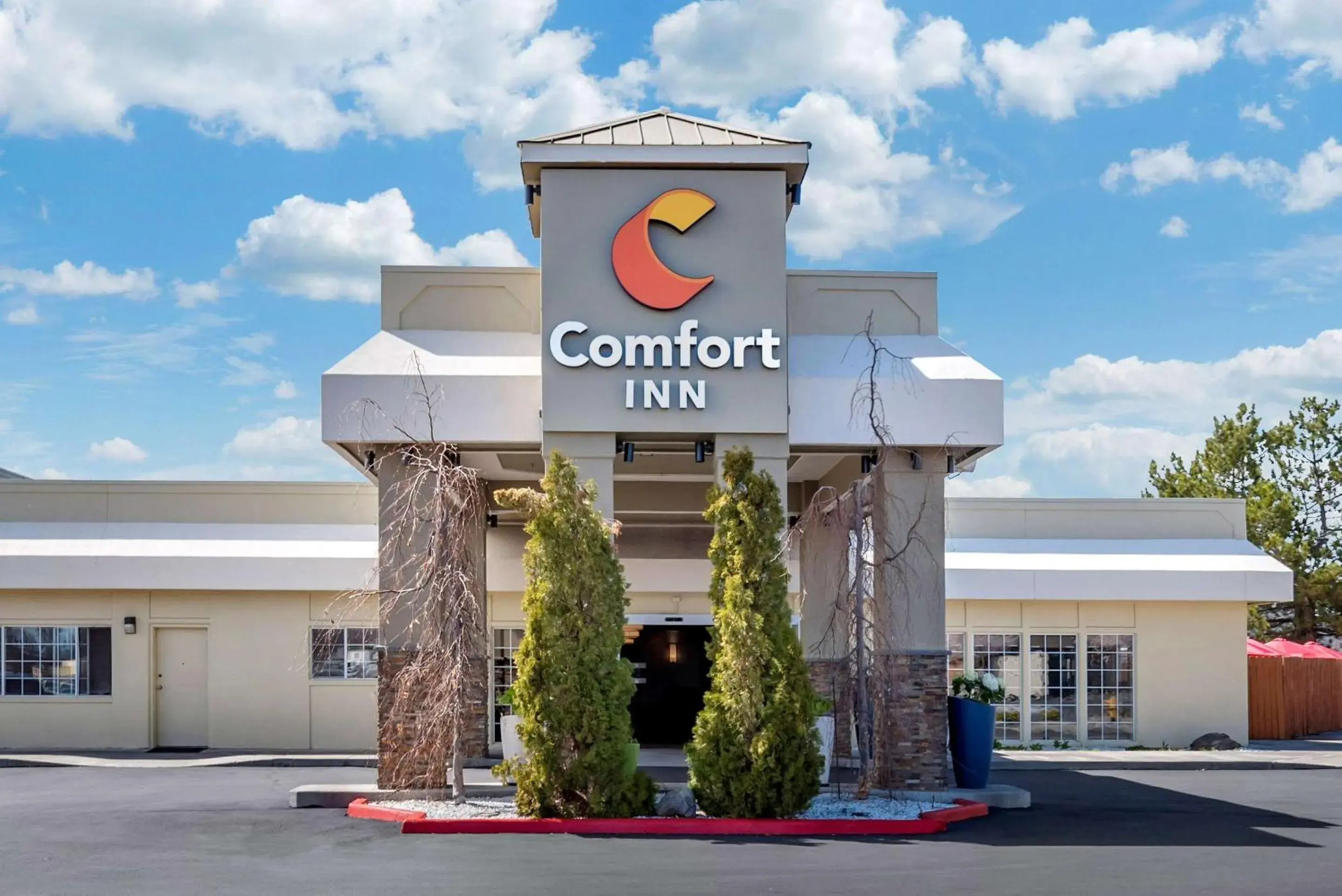 Property building in Comfort Inn & Suites Klamath Falls Property building in Comfort Inn & Suites Klamath Falls