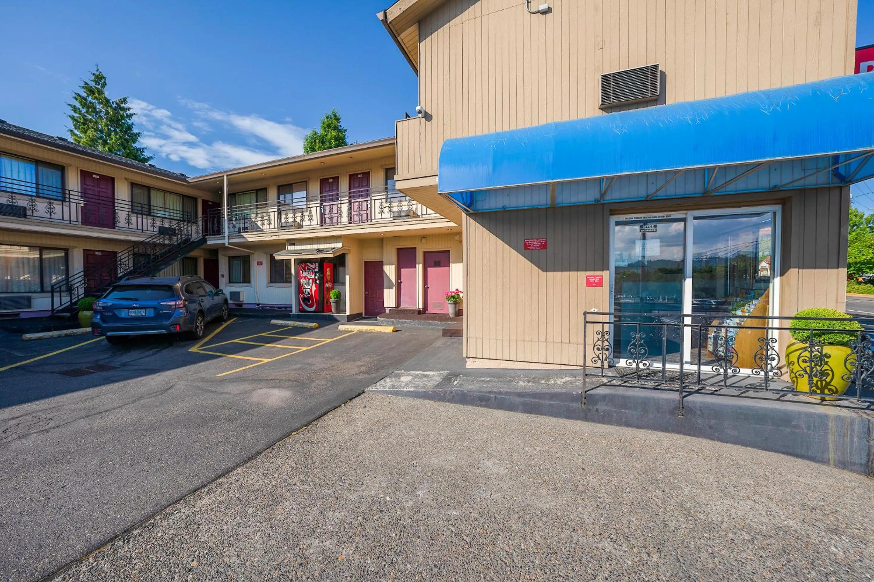 Parking in Broadway Inn Portland Downtown