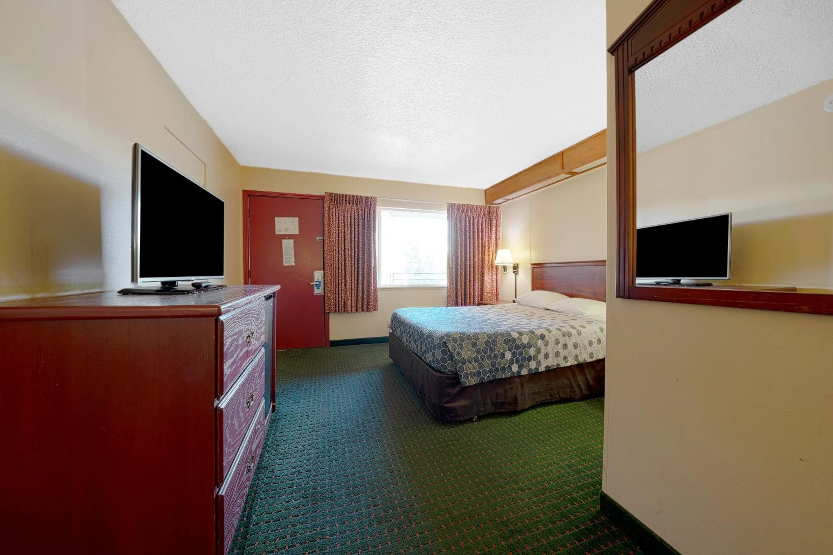 Bedroom, Bed in Broadway Inn Portland Downtown