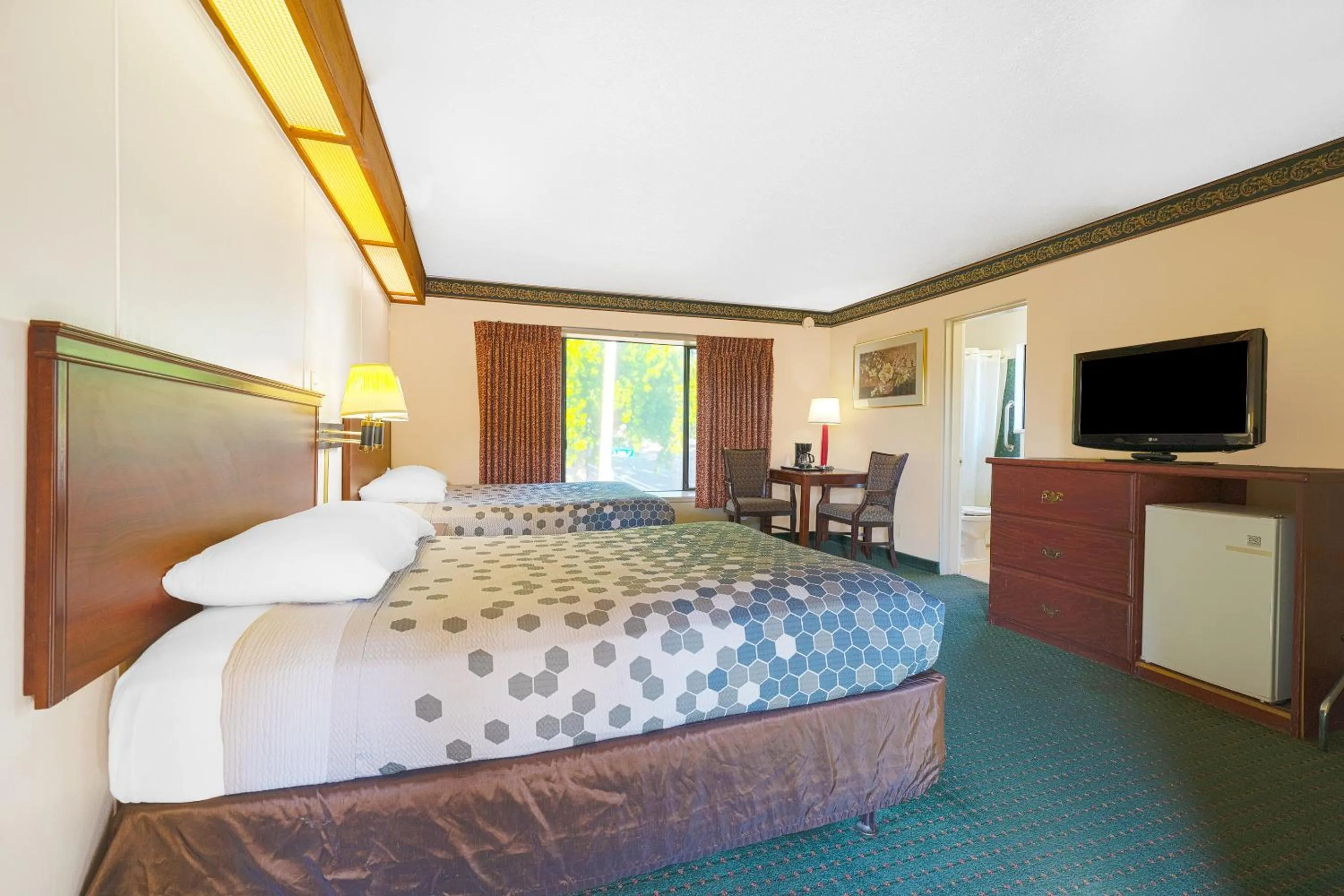 Bedroom, Bed in Broadway Inn Portland Downtown